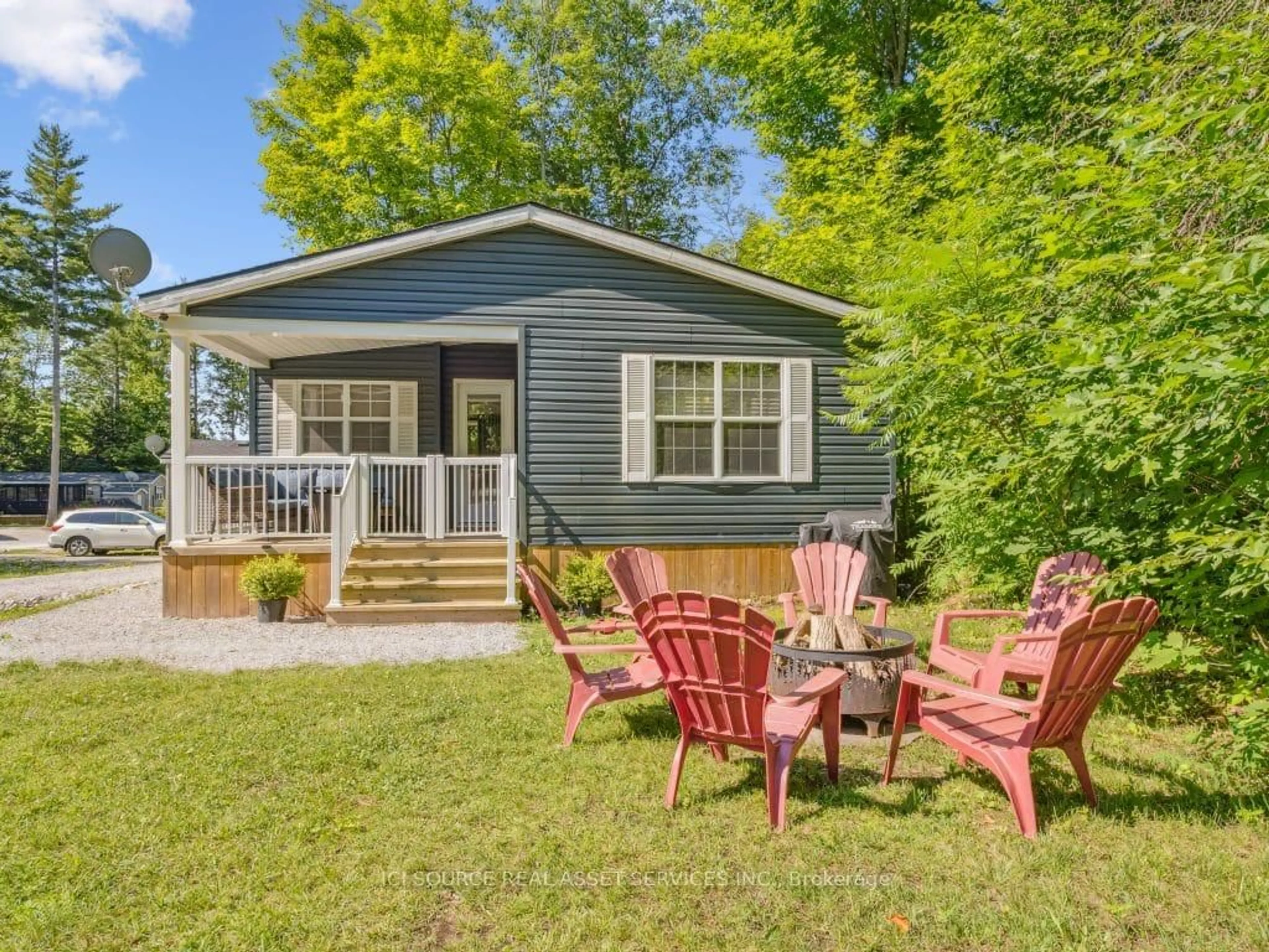 Home with vinyl exterior material, street for 1082 Shamrock Marina Rd #192, Gravenhurst Ontario P0E 1N0