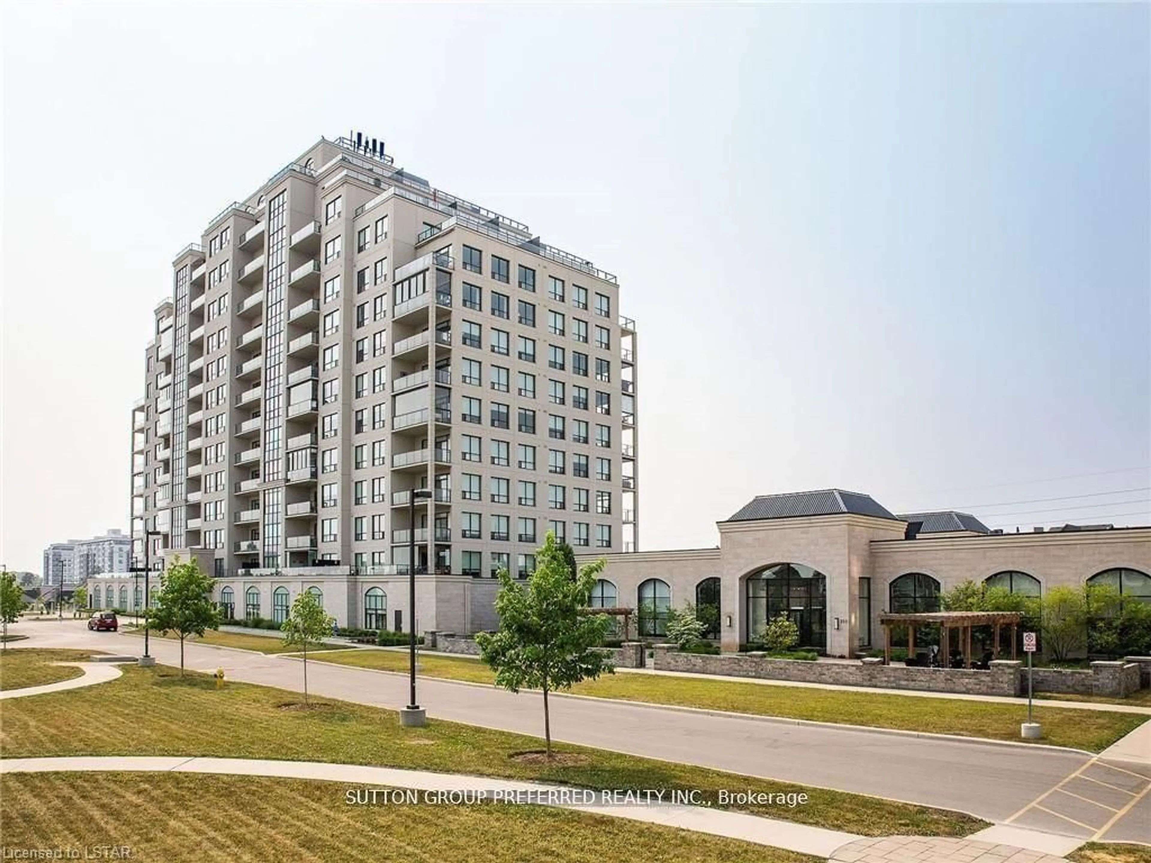 Indoor foyer for 260 Villagewalk Blvd #308, London North Ontario N6G 0W6