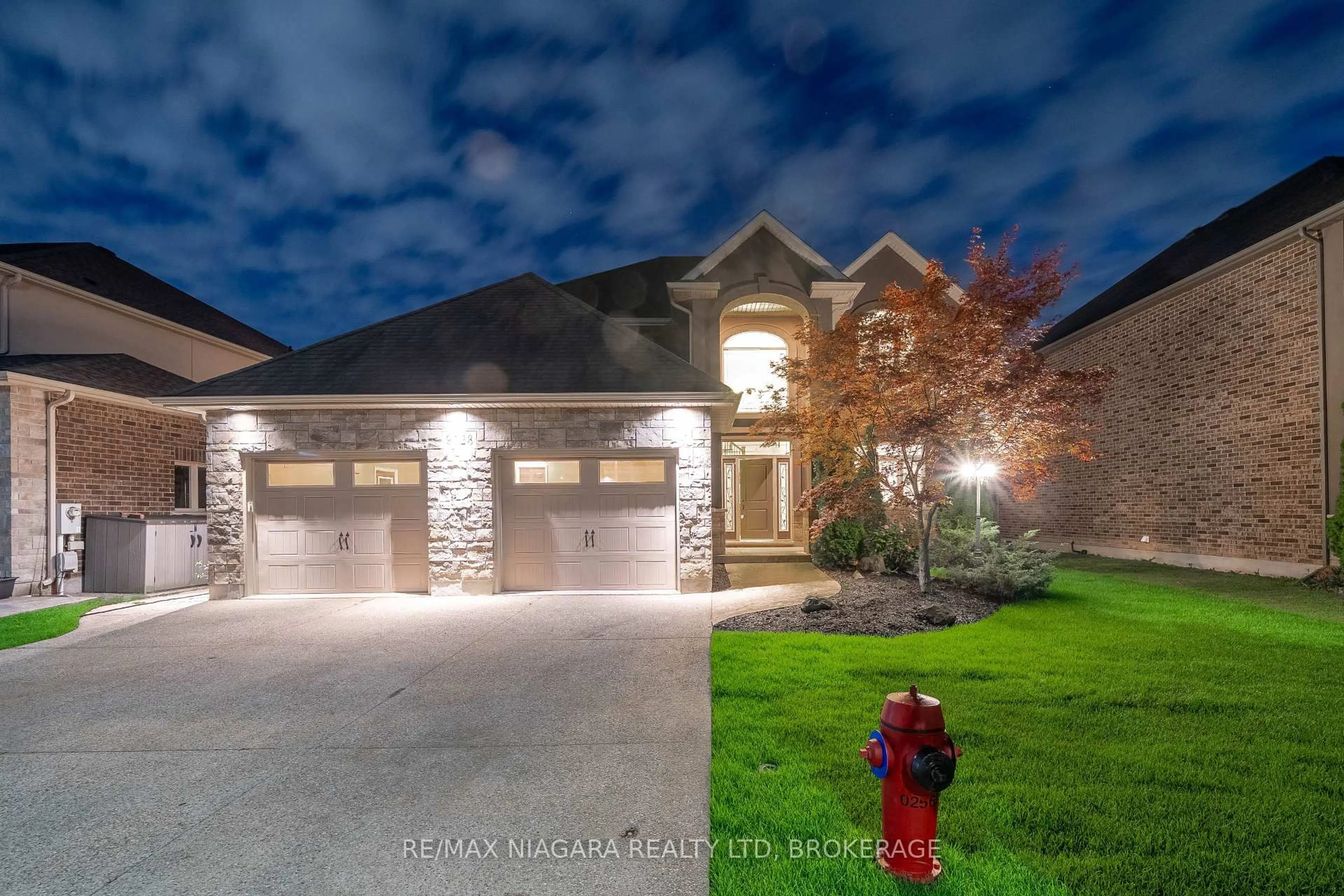 A pic from outside/outdoor area/front of a property/back of a property/a pic from drone, street for 9128 TAPESTRY Crt, Niagara Falls Ontario L2H 0E2