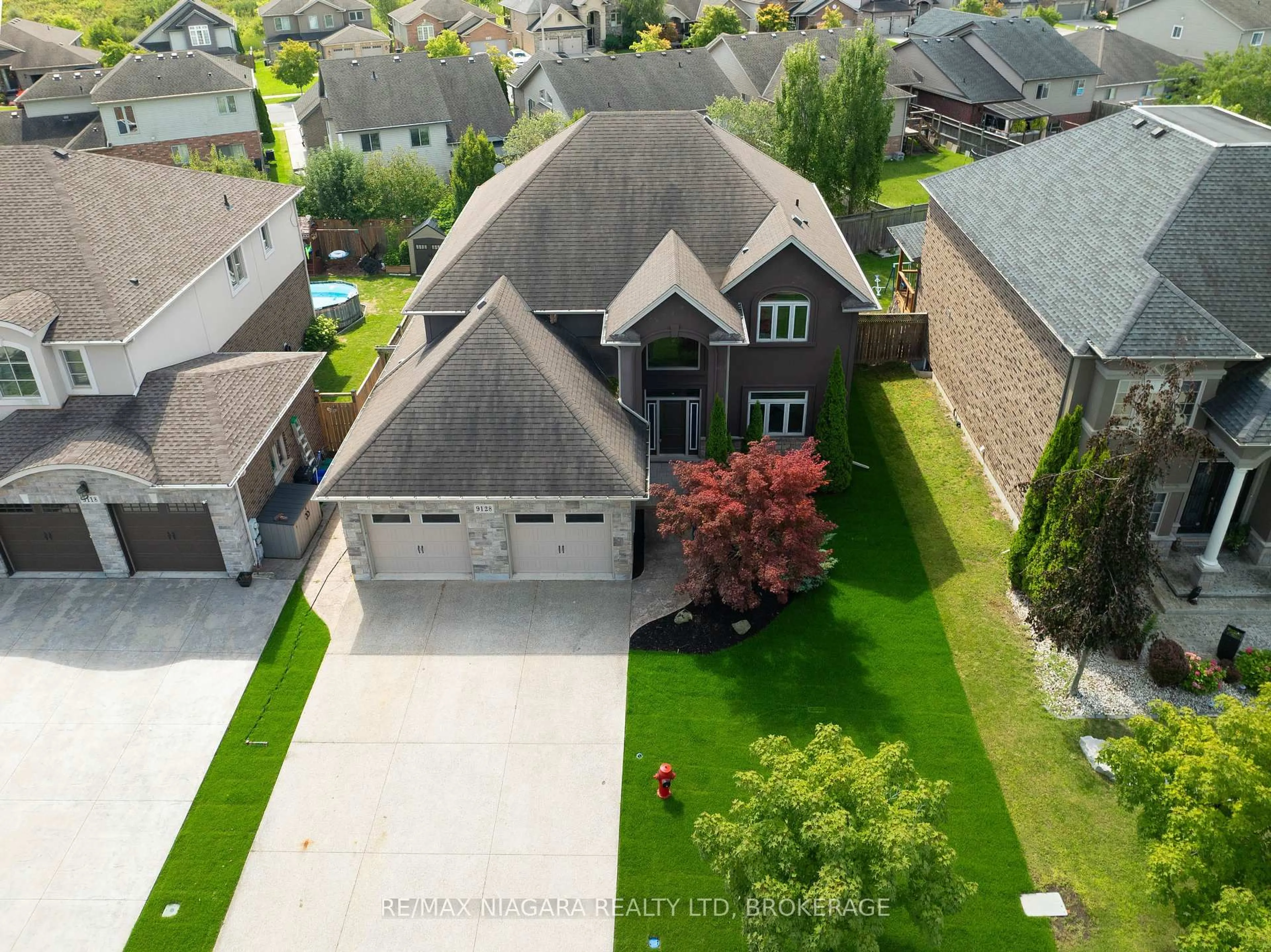 A pic from outside/outdoor area/front of a property/back of a property/a pic from drone, street for 9128 TAPESTRY Crt, Niagara Falls Ontario L2H 0E2