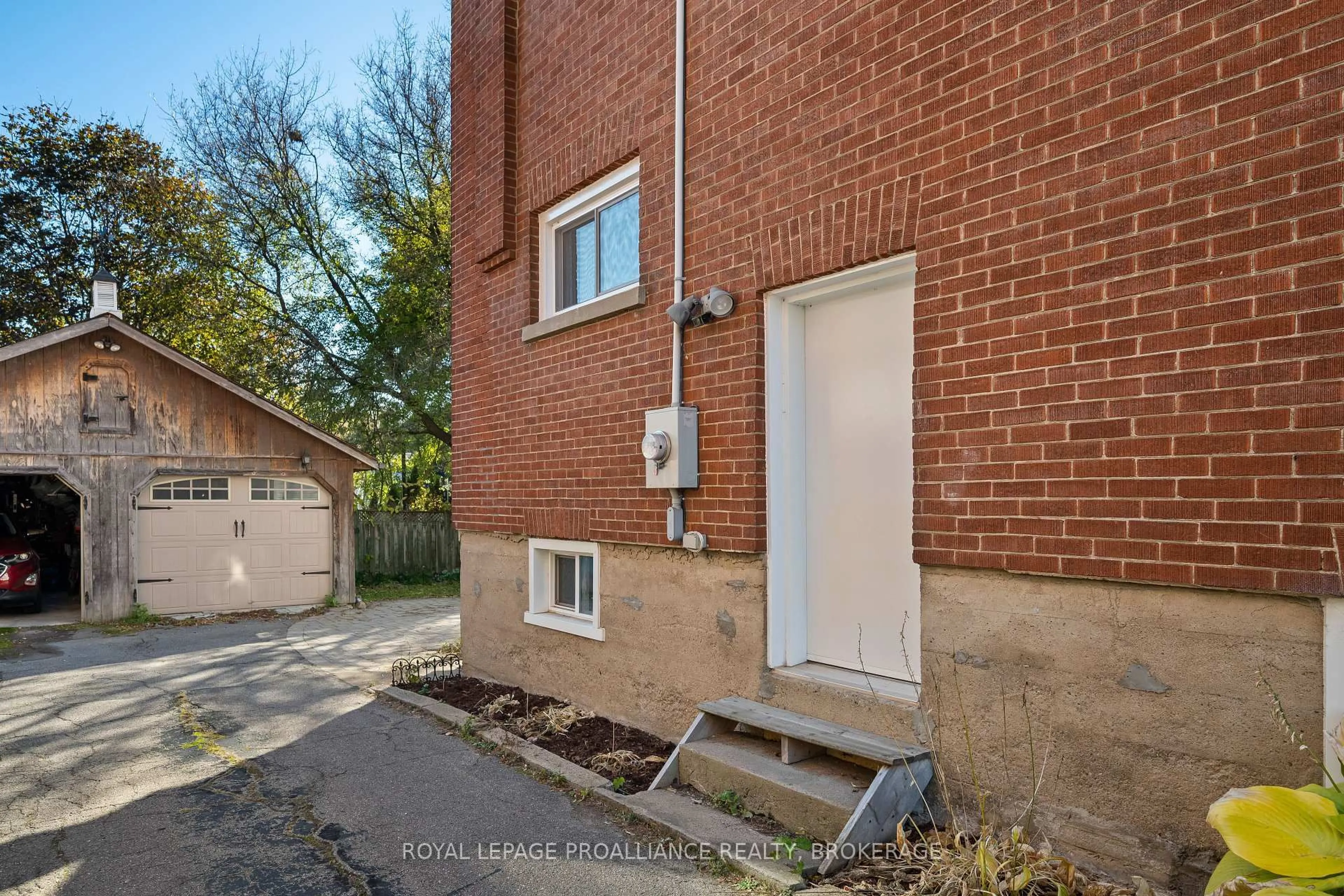 Home with brick exterior material, street for 195 Church St, Brockville Ontario K6V 3Y4