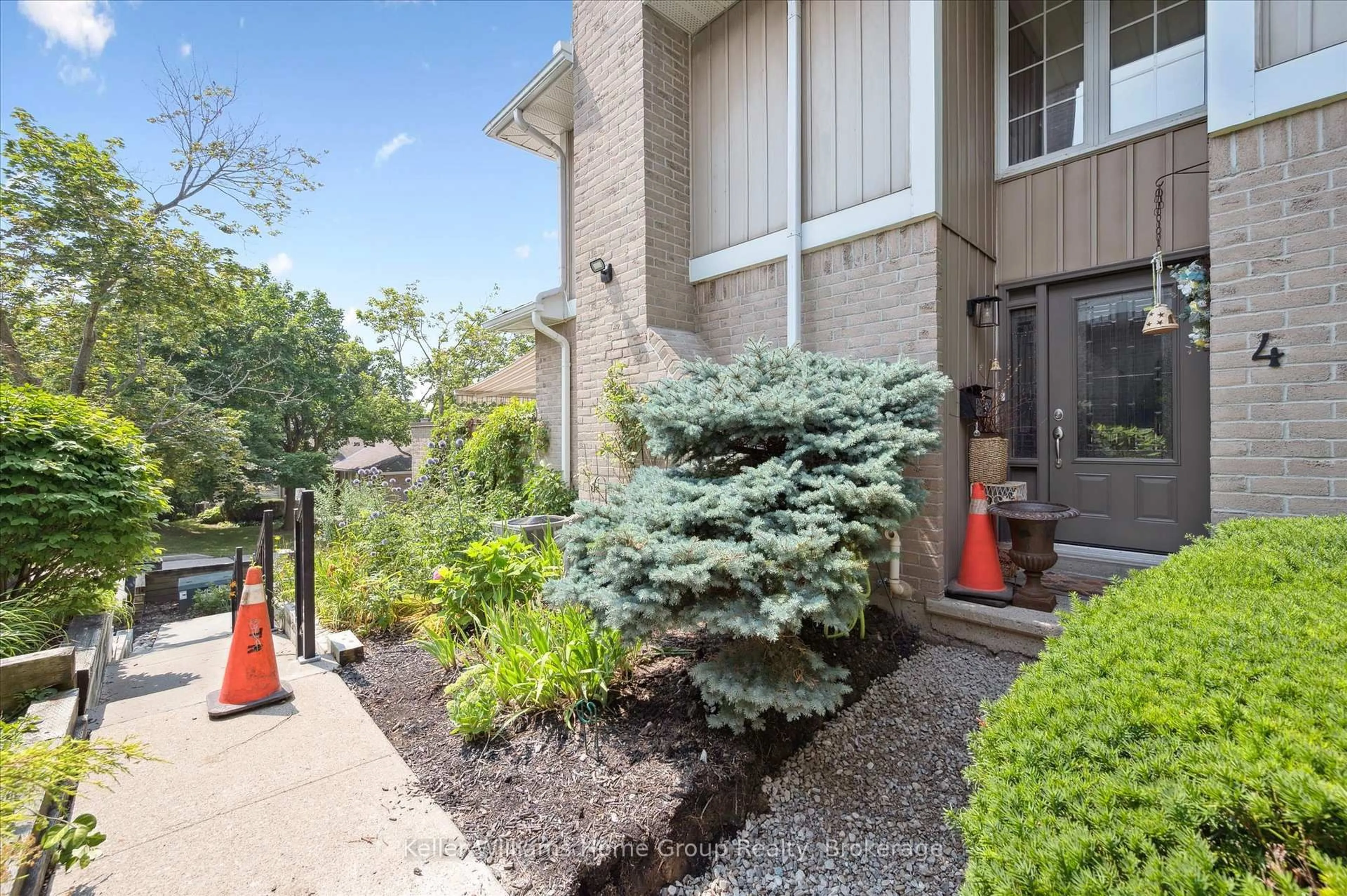 Patio, street for 106 Woodlawn Rd #4, Guelph Ontario N1E 1B7