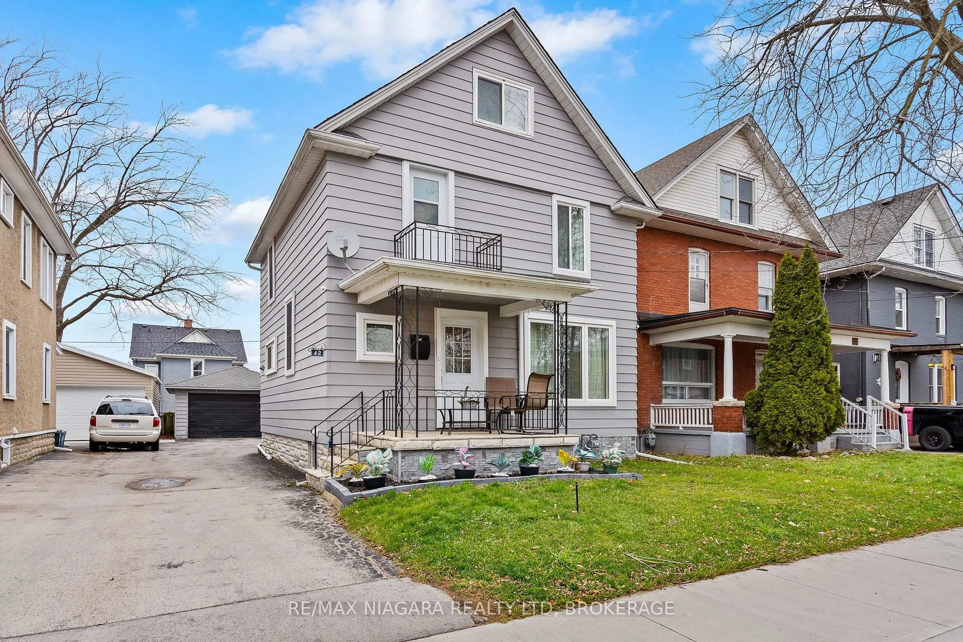 Home with brick exterior material, street for 42 Grove St, Welland Ontario L3B 4B4