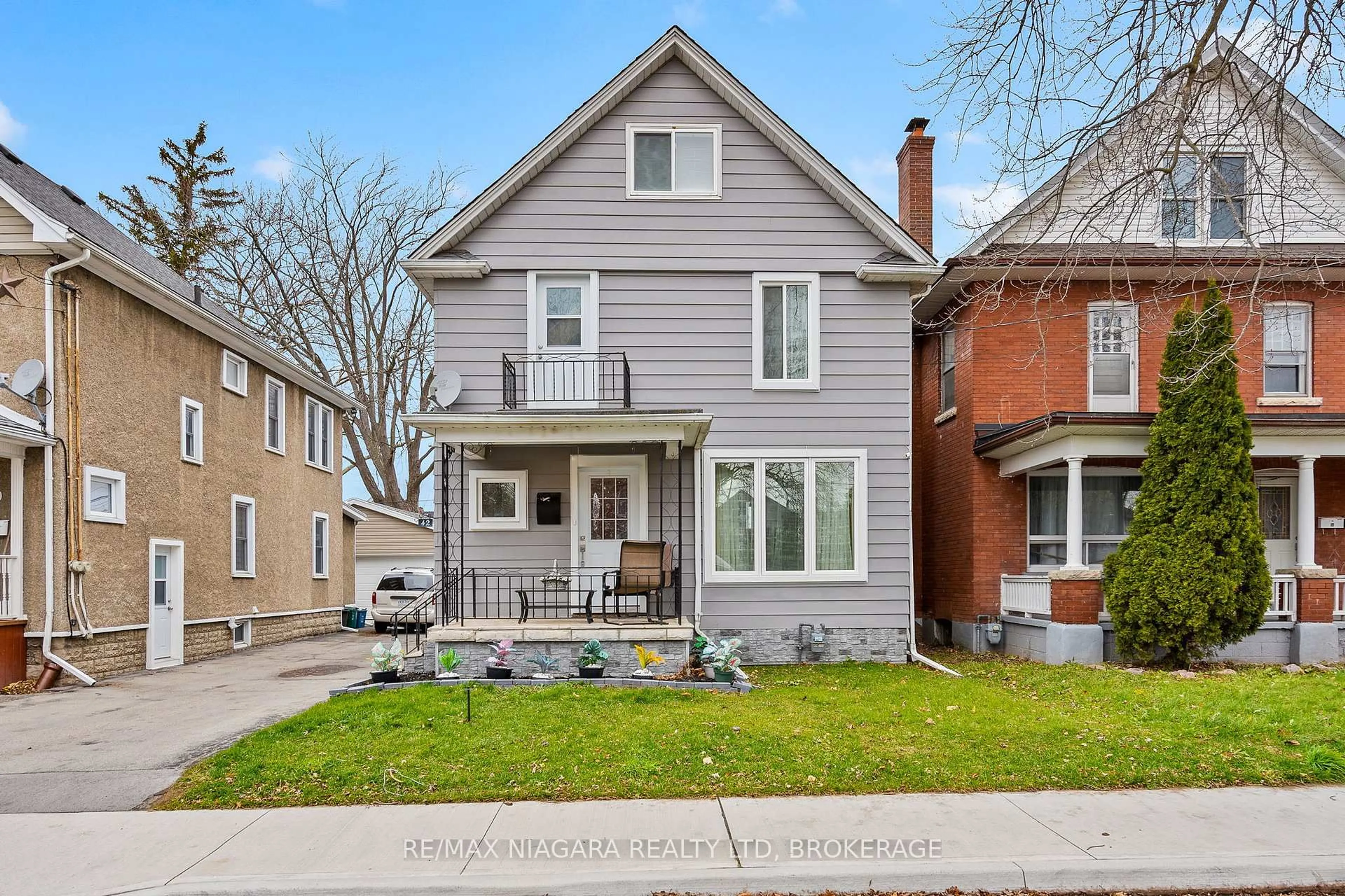 Home with brick exterior material, street for 42 Grove St, Welland Ontario L3B 4B4