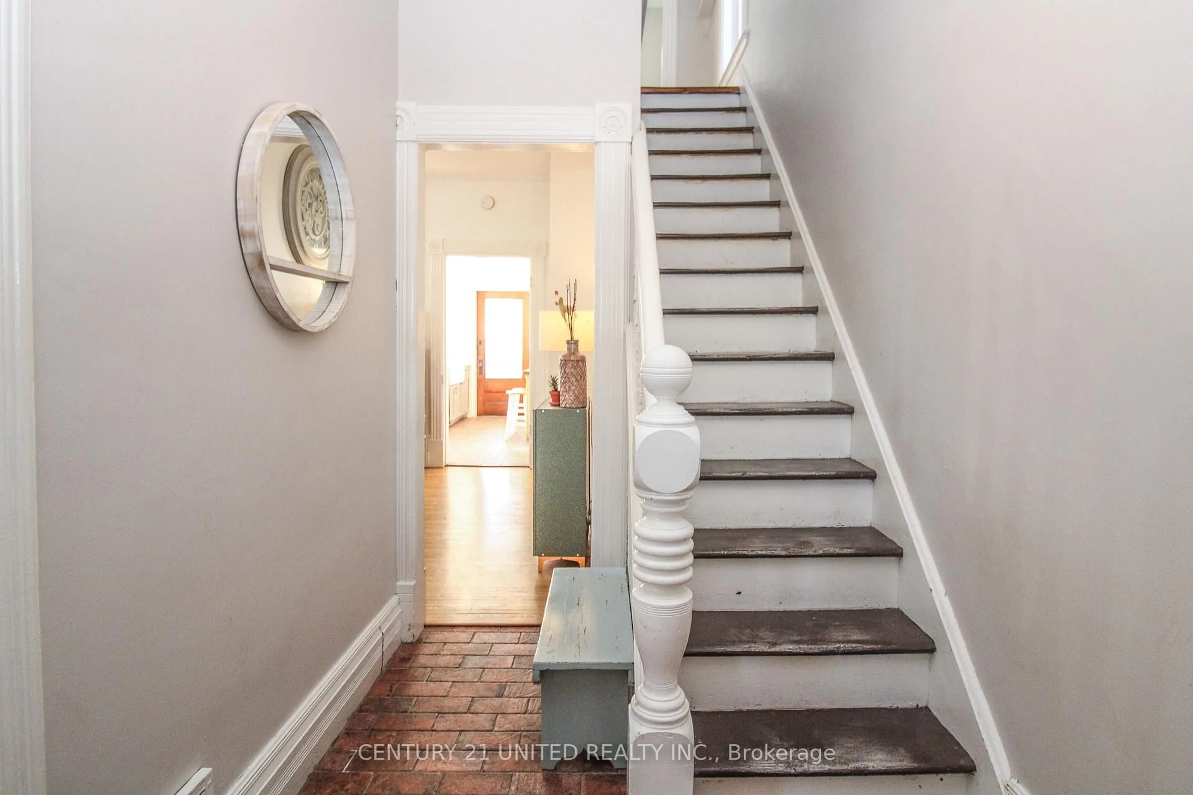 Indoor entryway for 183 Rubidge St, Peterborough Ontario K9J 3N6