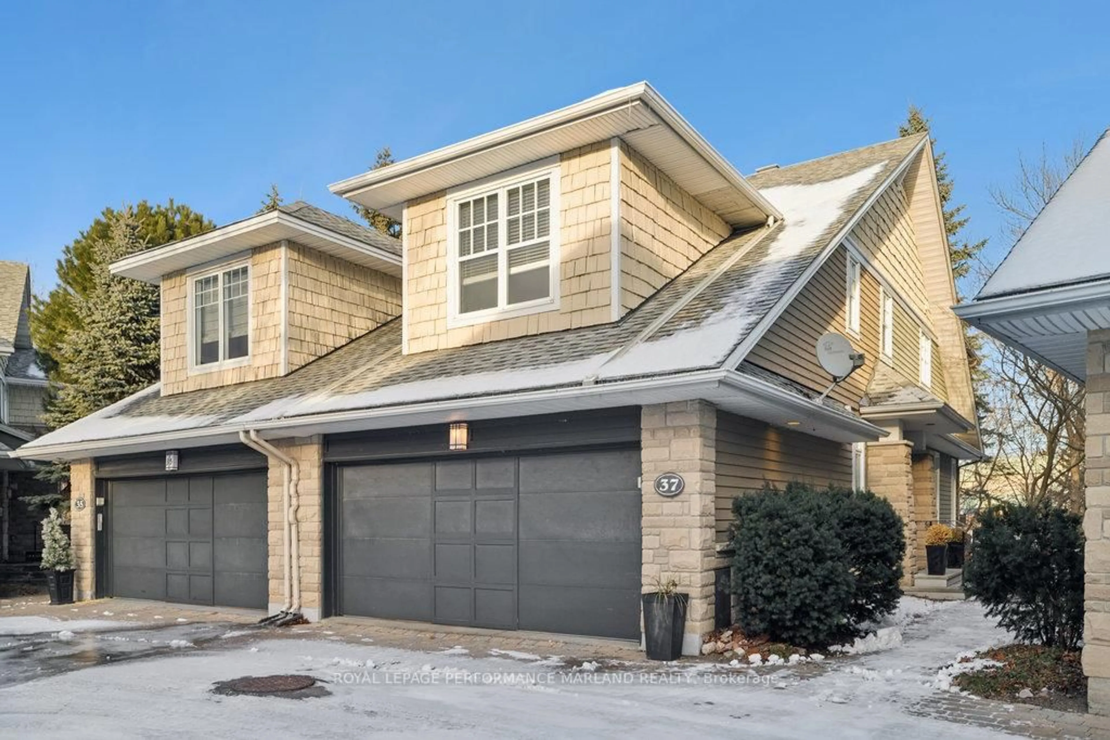 Indoor garage for 37 Creek's End Lane, Nepean Ontario K2H 1C7