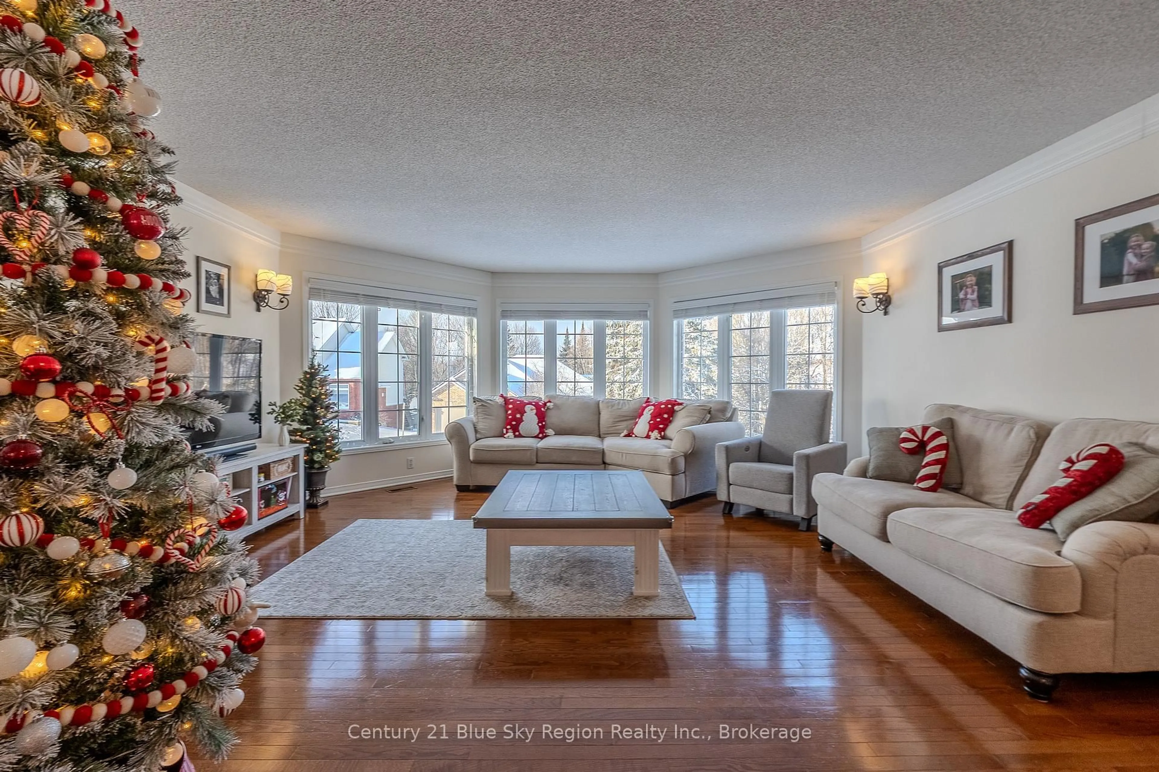 Living room with furniture, unknown for 36 Kenwood Hills Dr, North Bay Ontario P1C 1M1