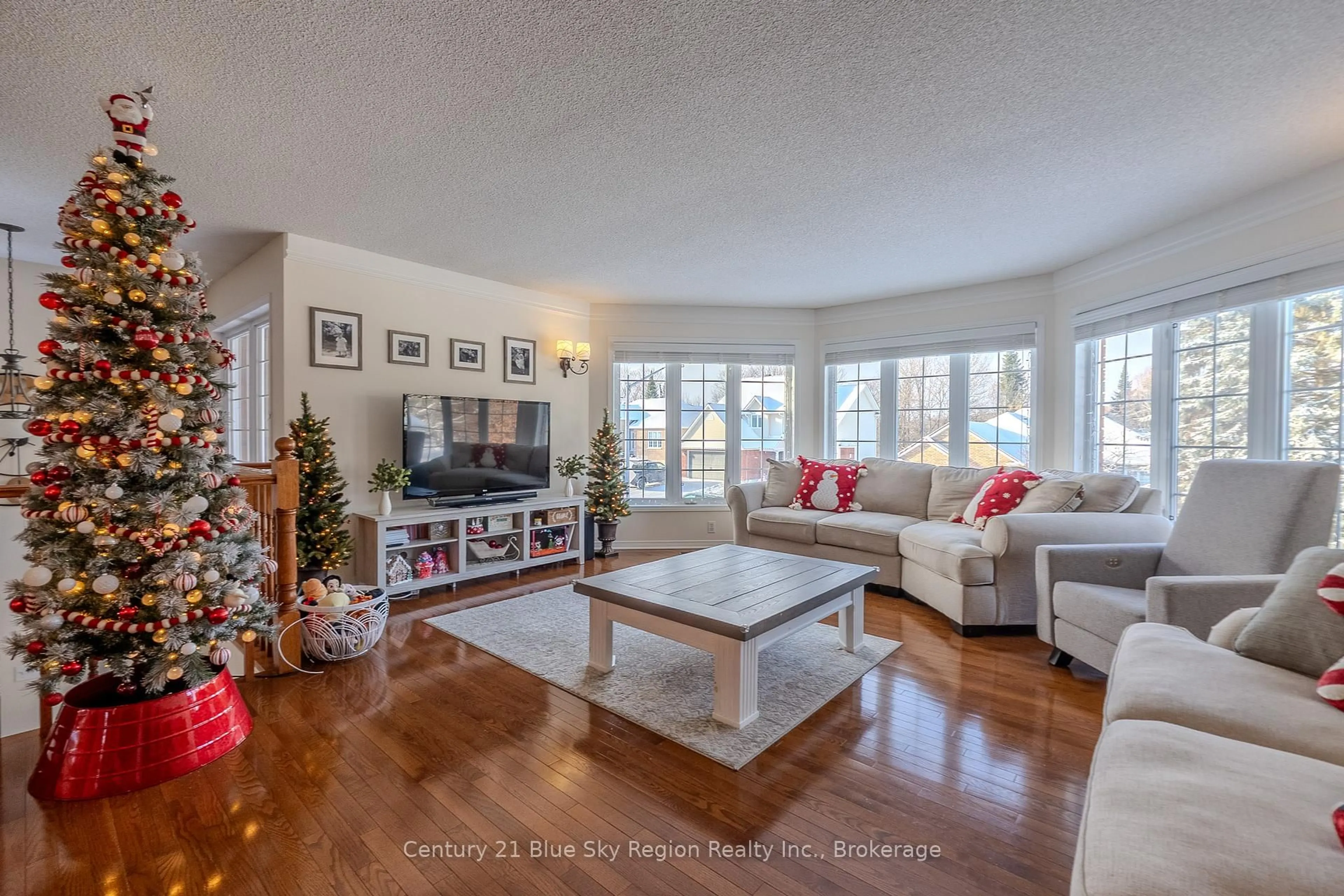 Living room with furniture, unknown for 36 Kenwood Hills Dr, North Bay Ontario P1C 1M1