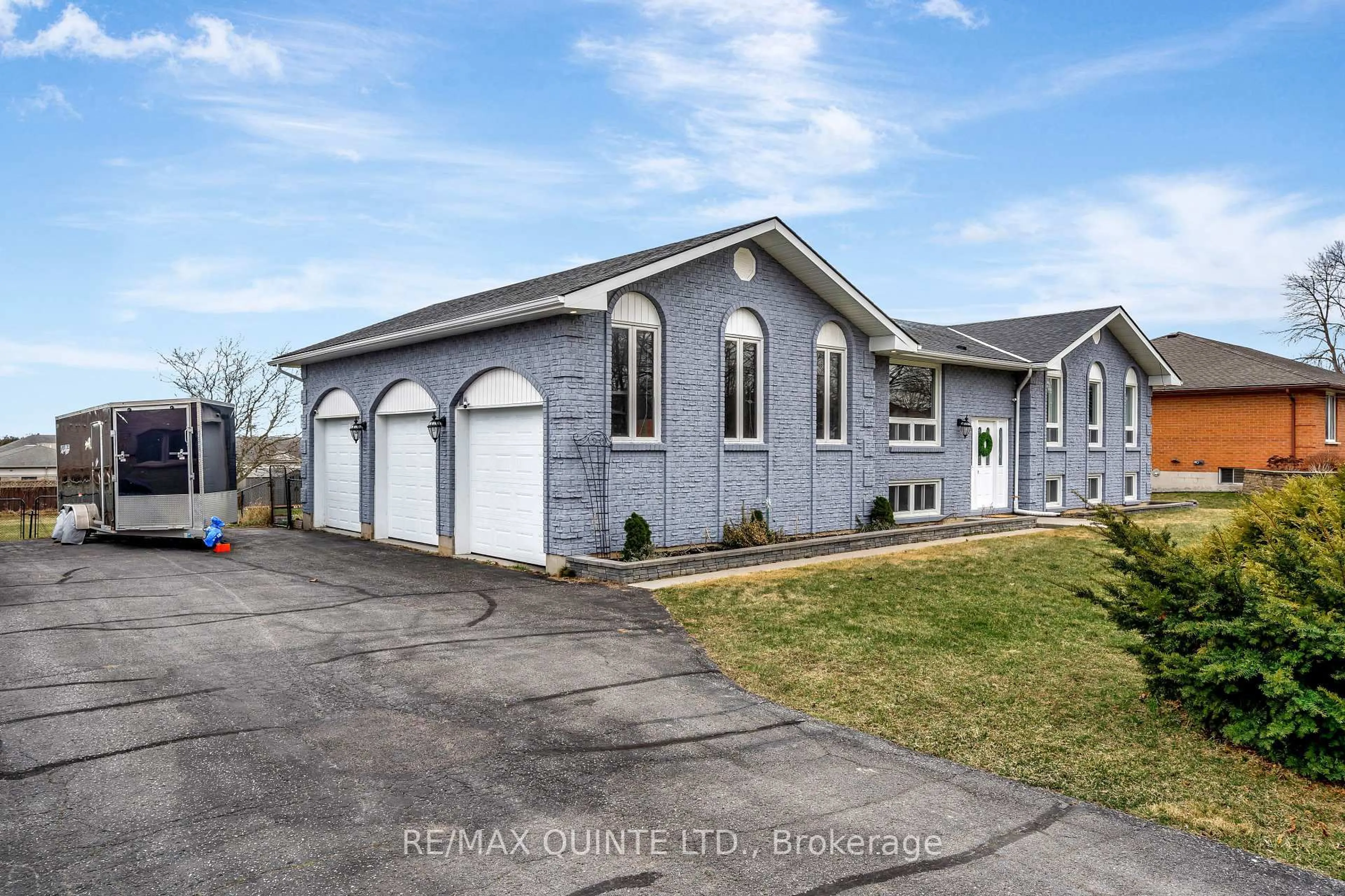 Home with vinyl exterior material, street for 94 Cloverleaf Dr, Belleville Ontario K8N 4Z5