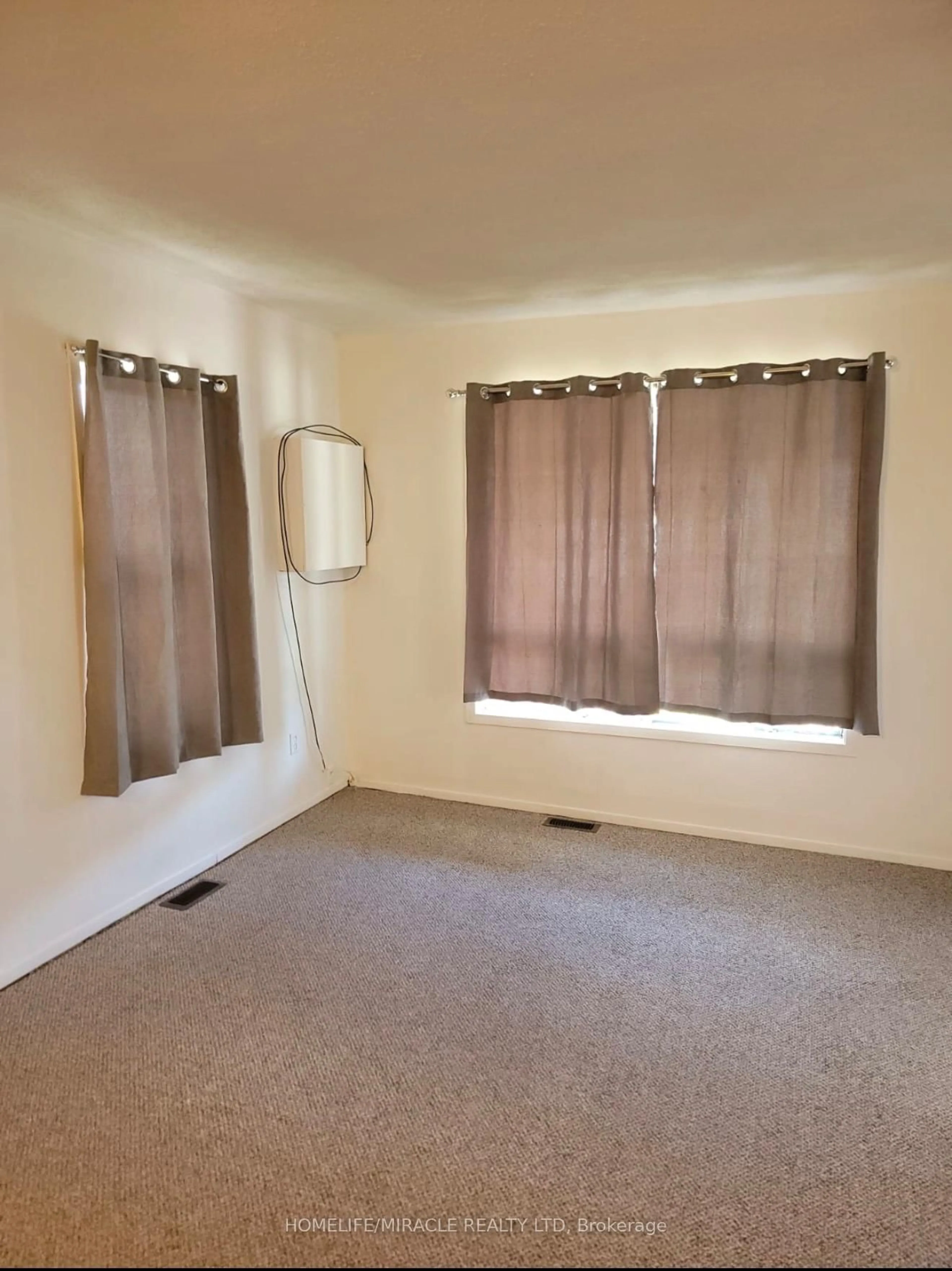 A pic of a room for 39 Park Street Welland, Welland Ontario L3B 4M3