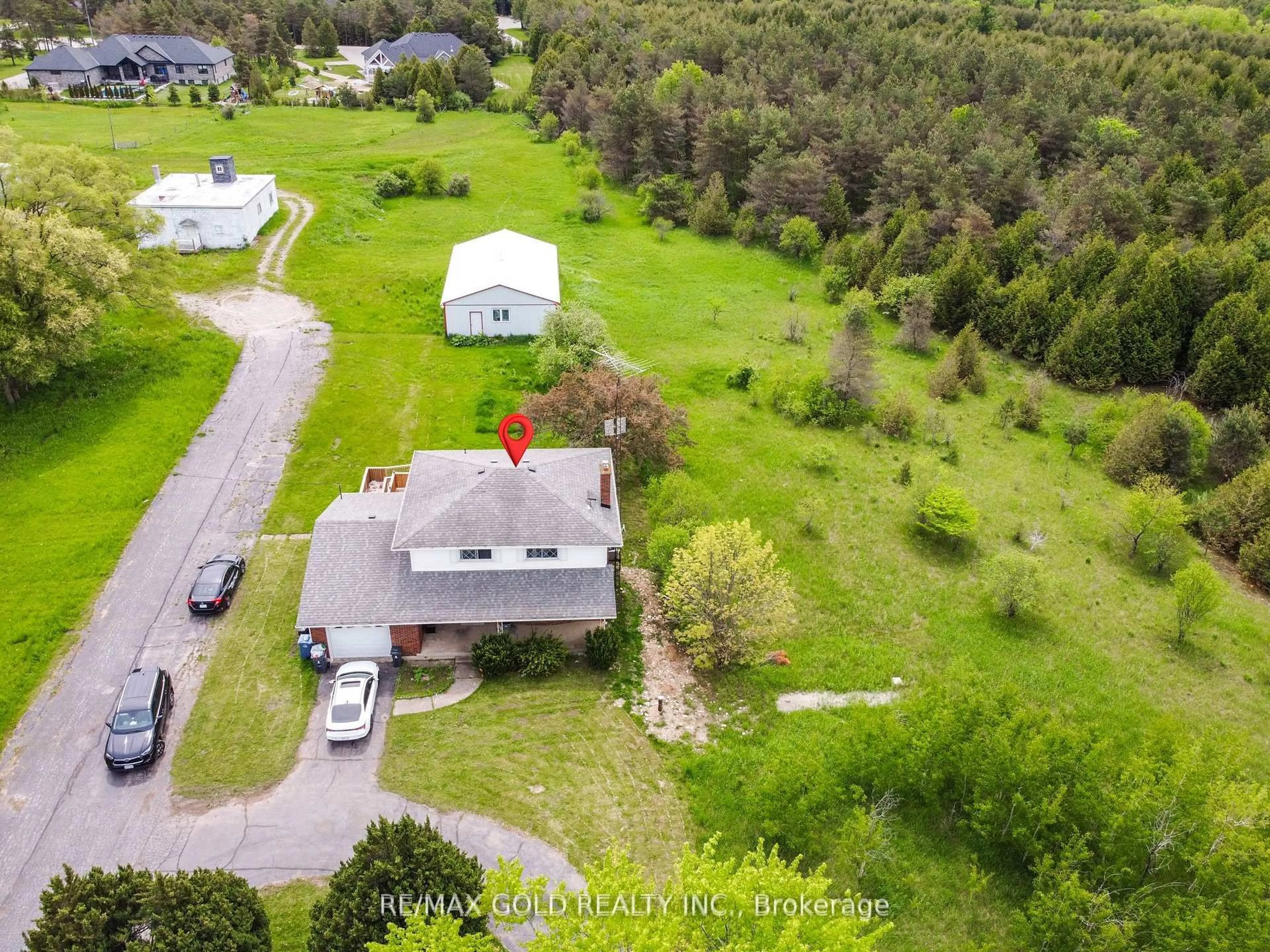 A pic from outside/outdoor area/front of a property/back of a property/a pic from drone, unknown for 769 Stone Rd, Guelph Ontario N1L 1B8