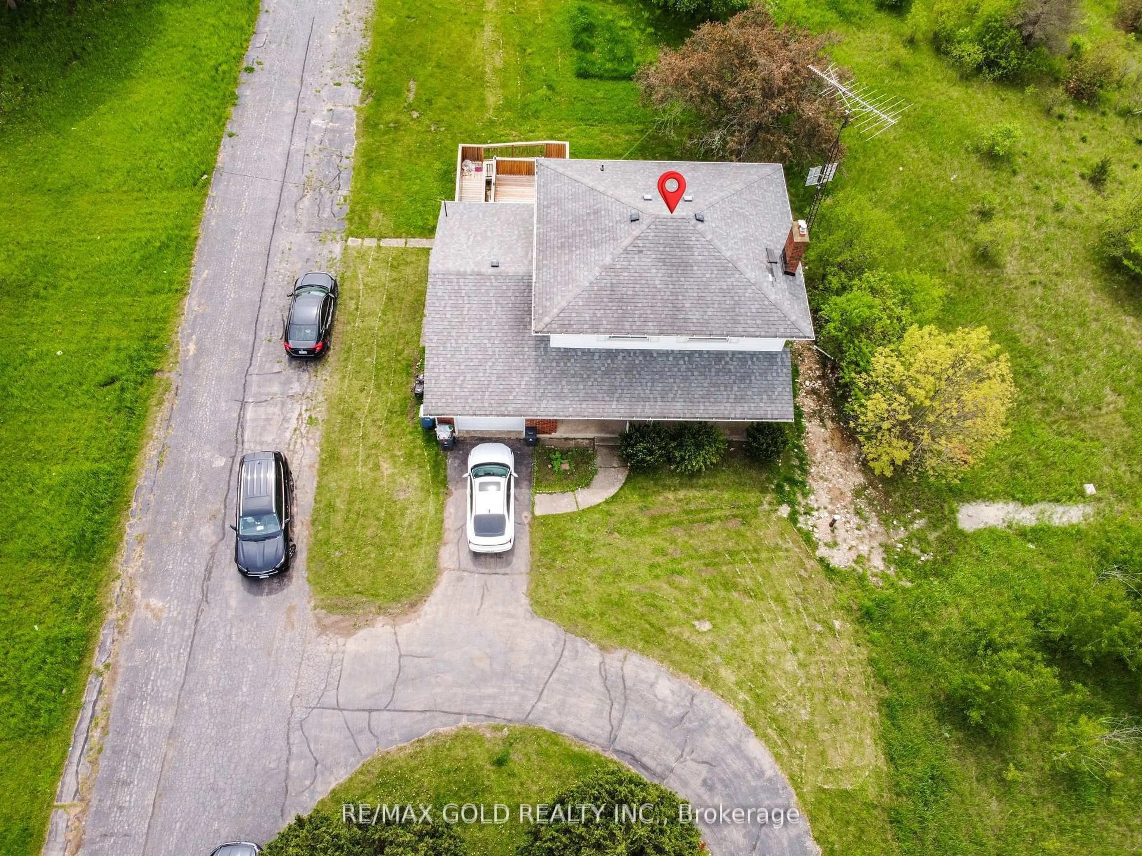 A pic from outside/outdoor area/front of a property/back of a property/a pic from drone, street for 769 Stone Rd, Guelph Ontario N1L 1B8