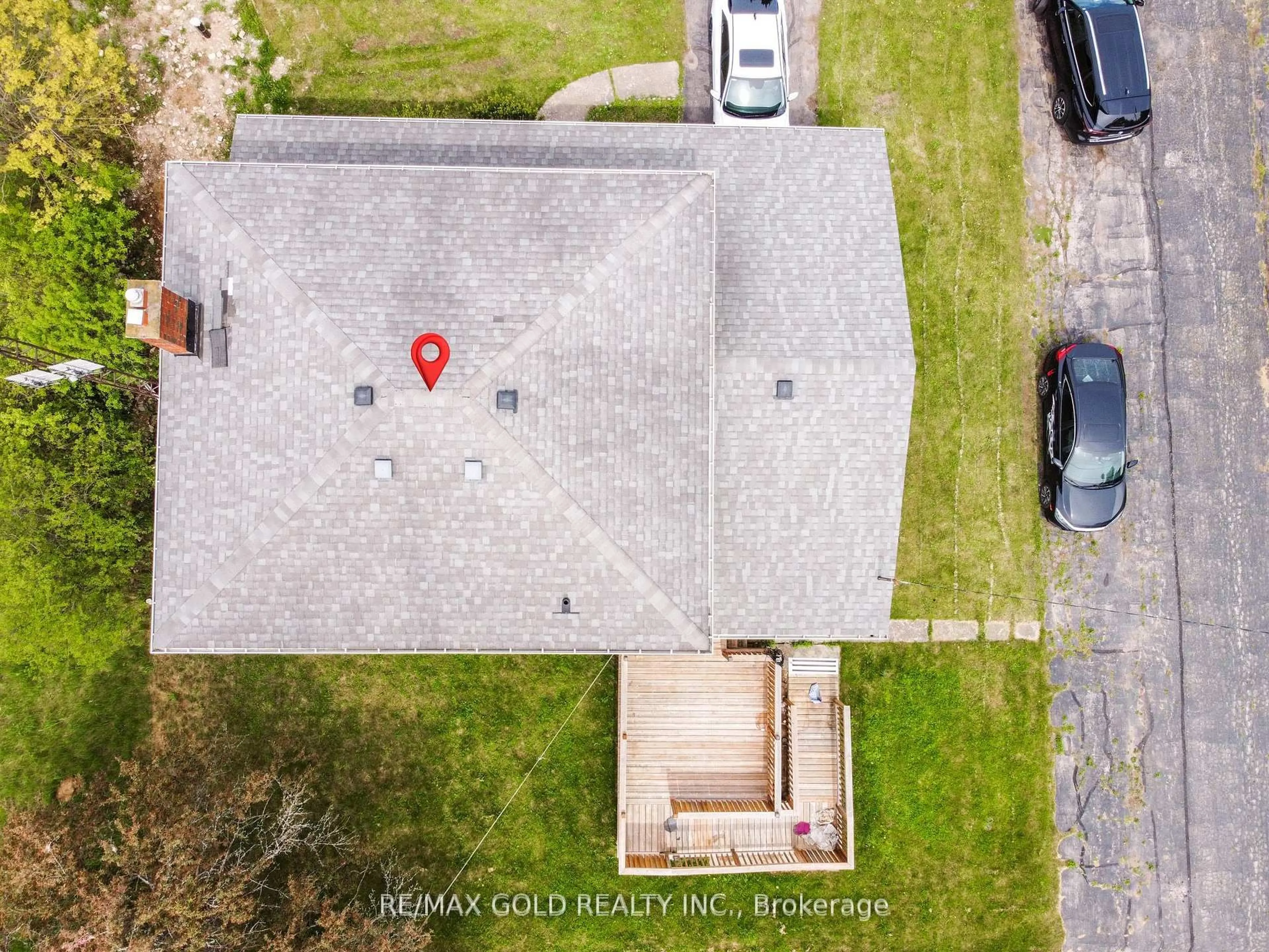A pic from outside/outdoor area/front of a property/back of a property/a pic from drone, street for 769 Stone Rd, Guelph Ontario N1L 1B8
