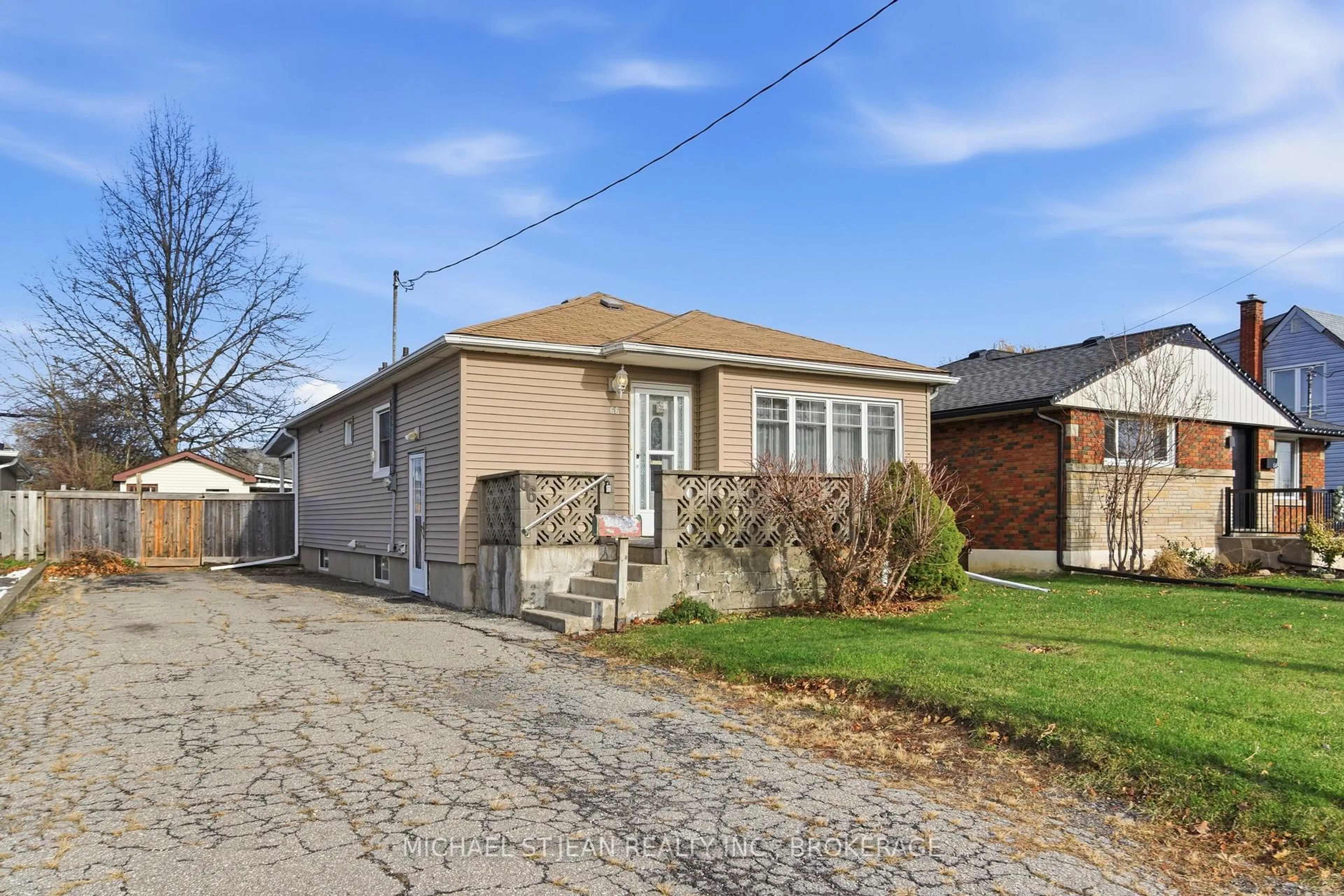 Home with brick exterior material, street for 66 Rose Ave, Thorold Ontario L2V 3C8