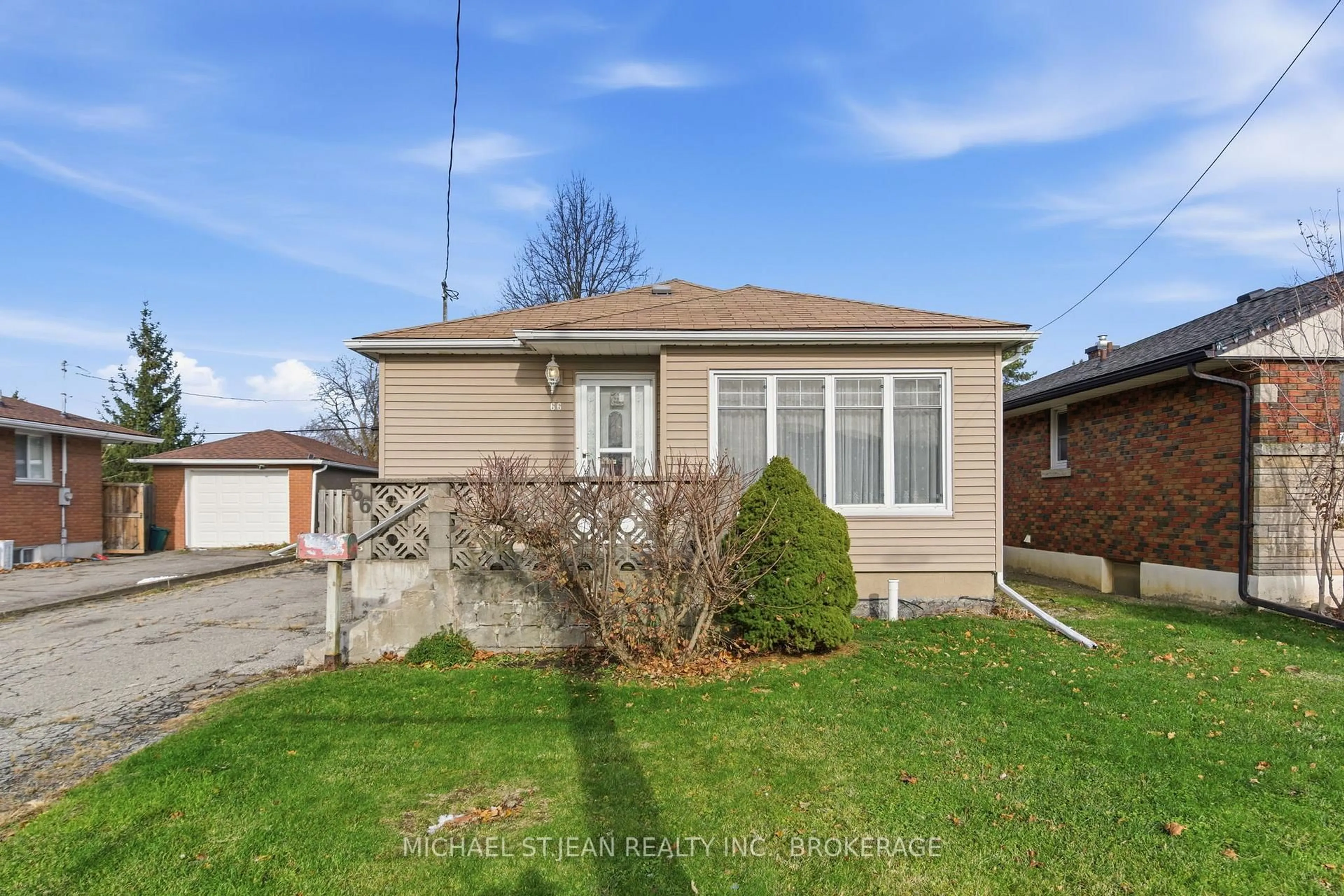 Home with brick exterior material, street for 66 Rose Ave, Thorold Ontario L2V 3C8