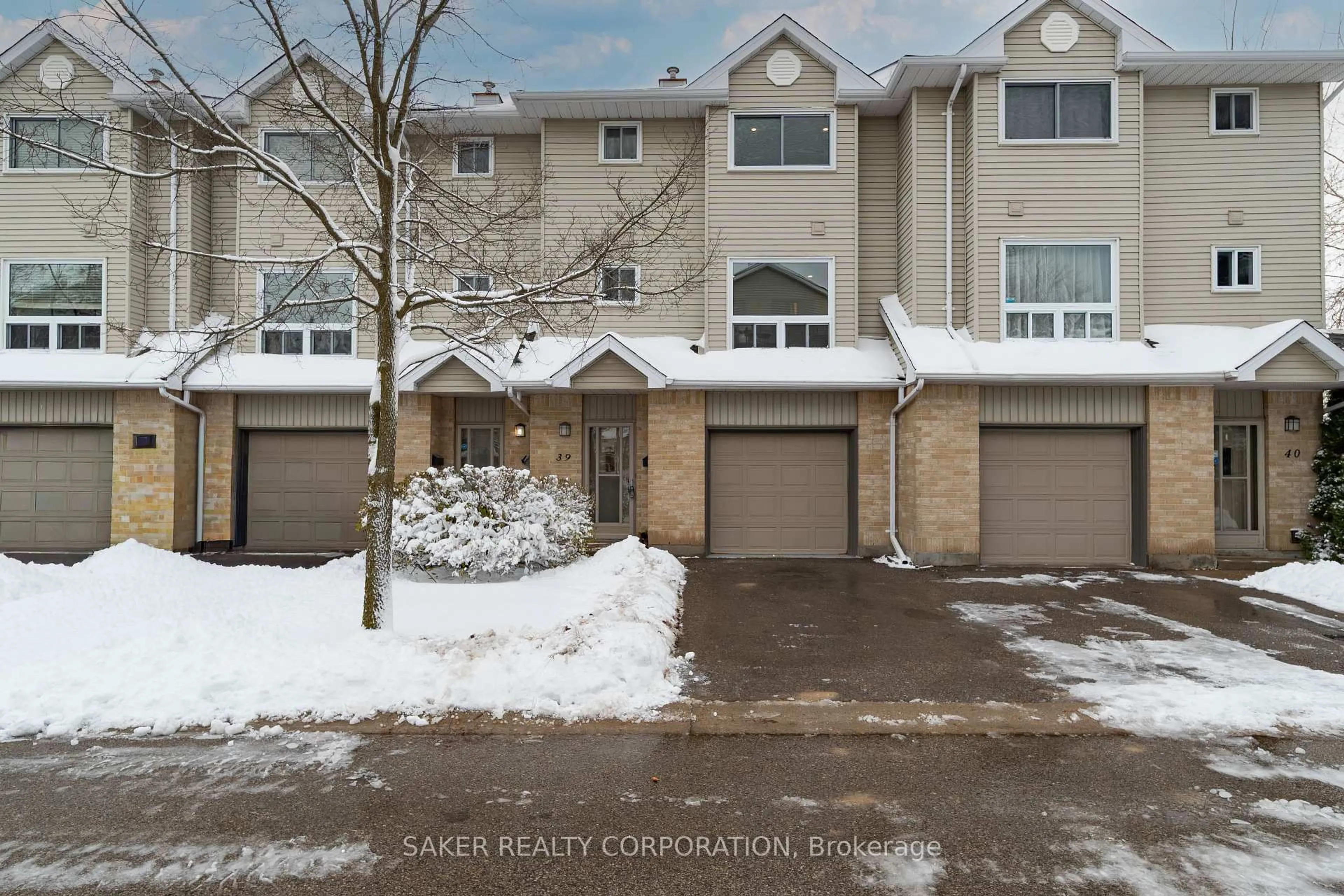 A pic from outside/outdoor area/front of a property/back of a property/a pic from drone, street for 1990 Wavell St #39, London East Ontario N5V 4N5