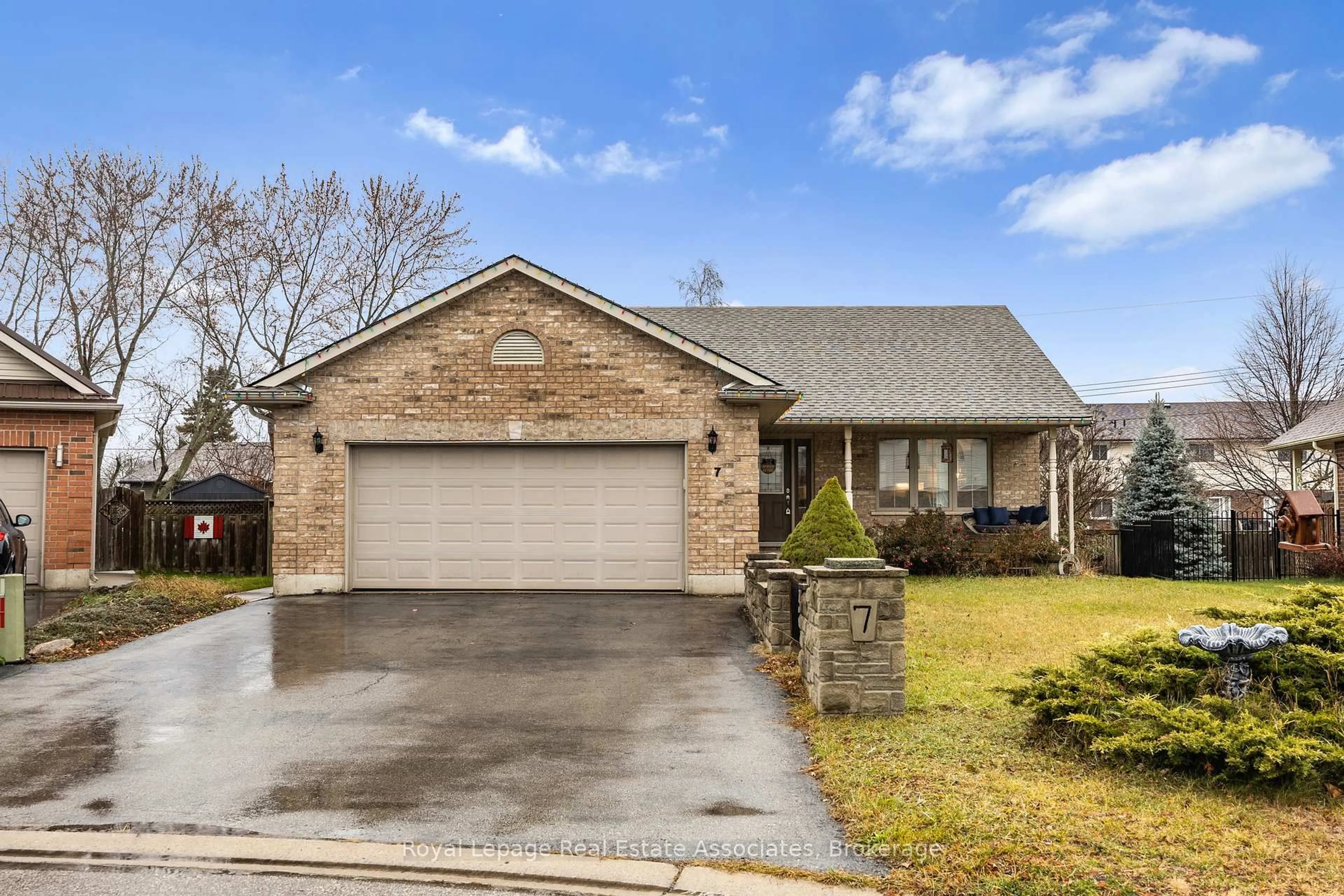 Home with brick exterior material, street for 7 Fairfield Crt, Norfolk Ontario N4B 0A1