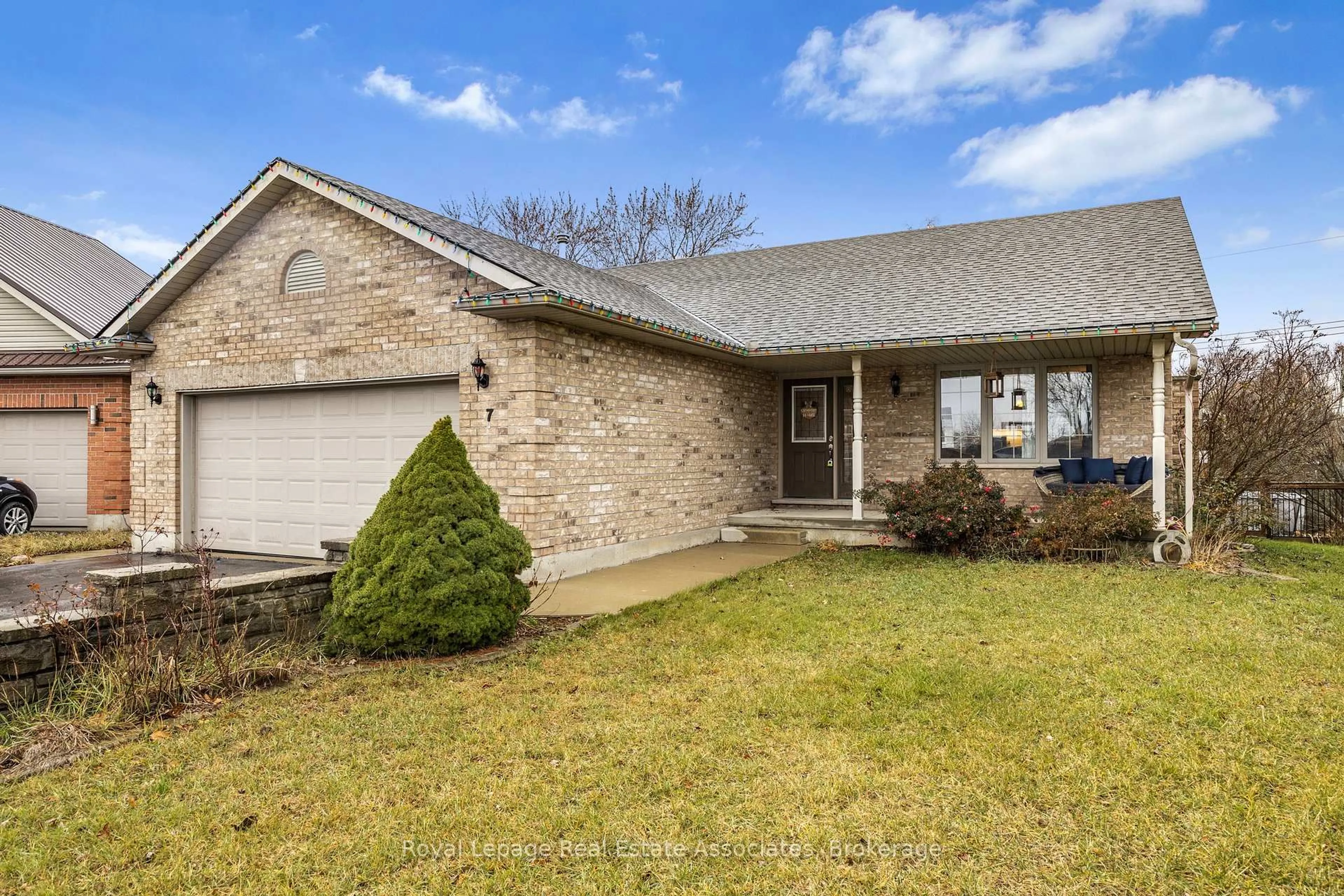 Home with brick exterior material, street for 7 Fairfield Crt, Norfolk Ontario N4B 0A1