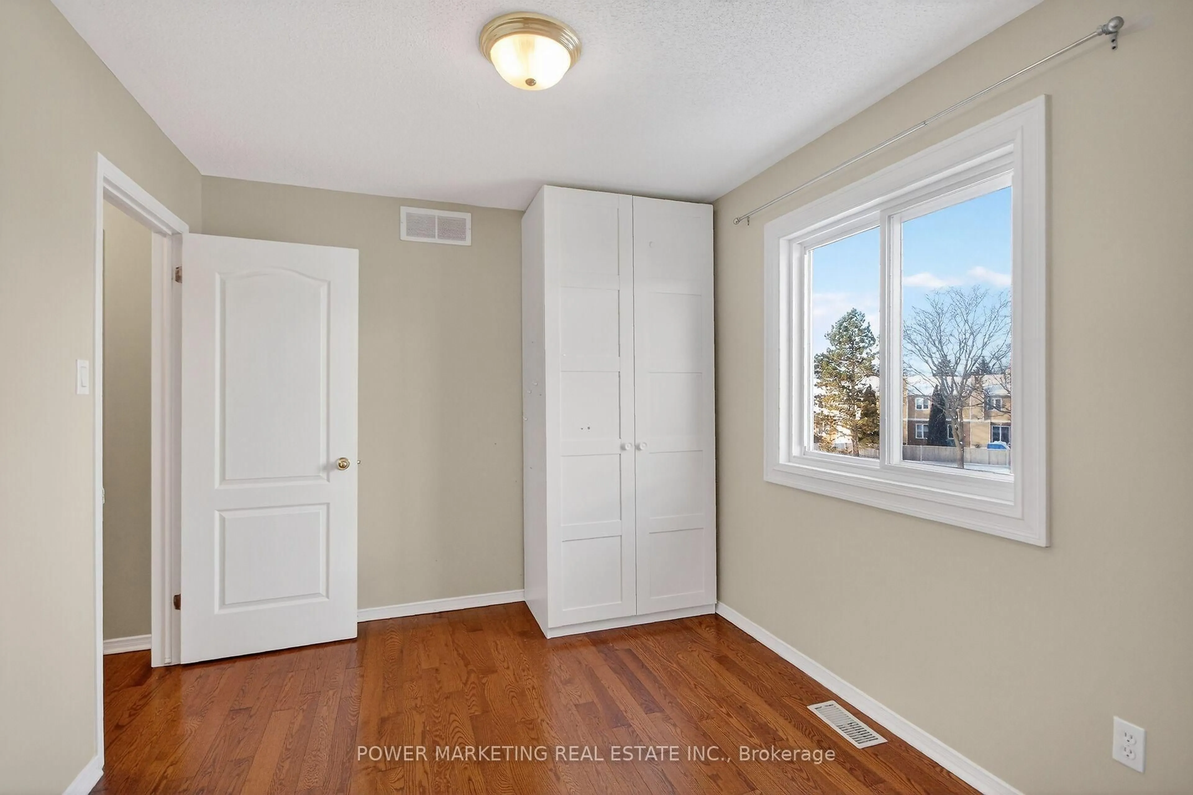 A pic of a room for 6410 Sablewood Pl, Ottawa Ontario K1C 7L7