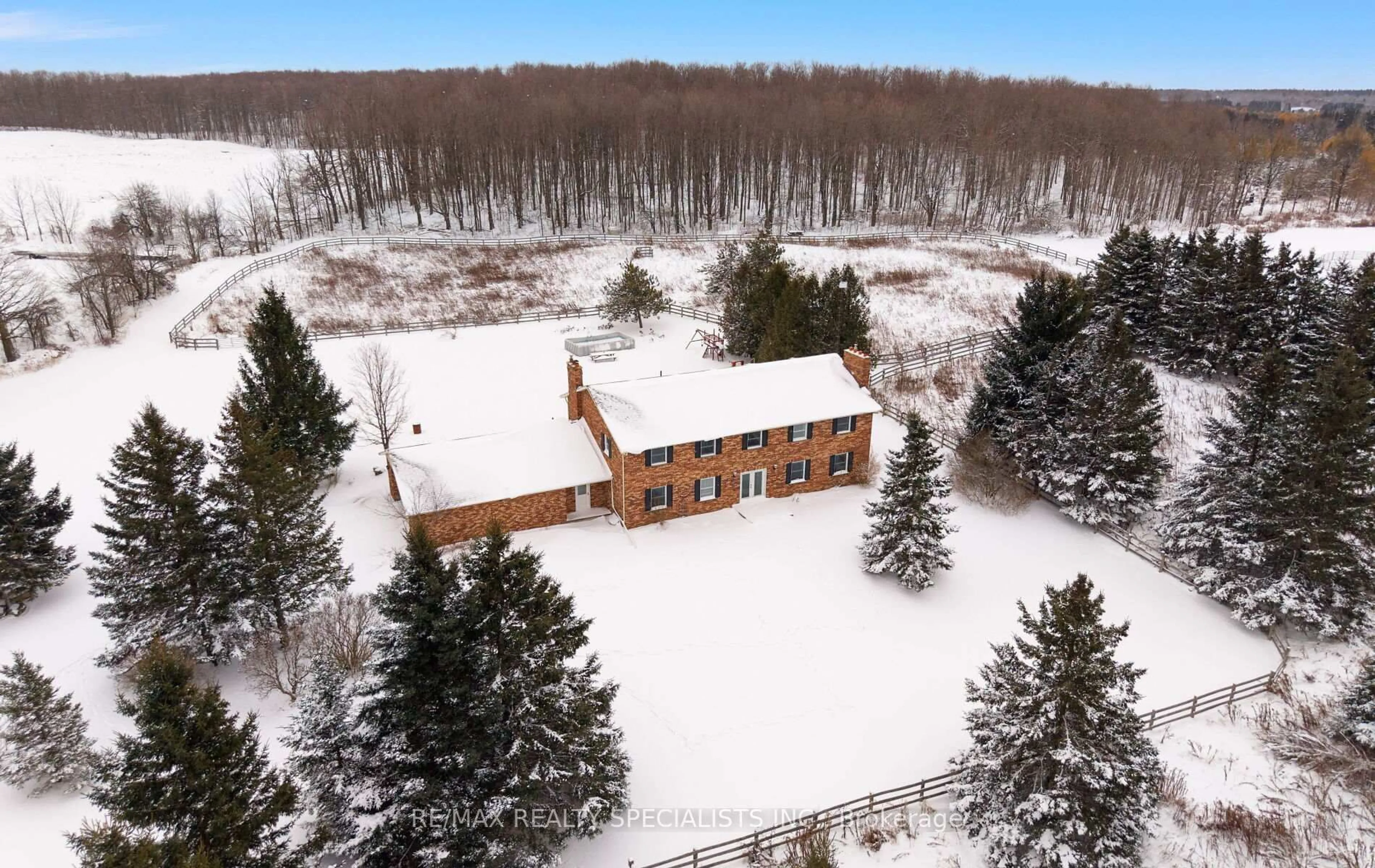 A pic from outside/outdoor area/front of a property/back of a property/a pic from drone, building for 427194 25th Sdrd, Mono Ontario L9V 1E6