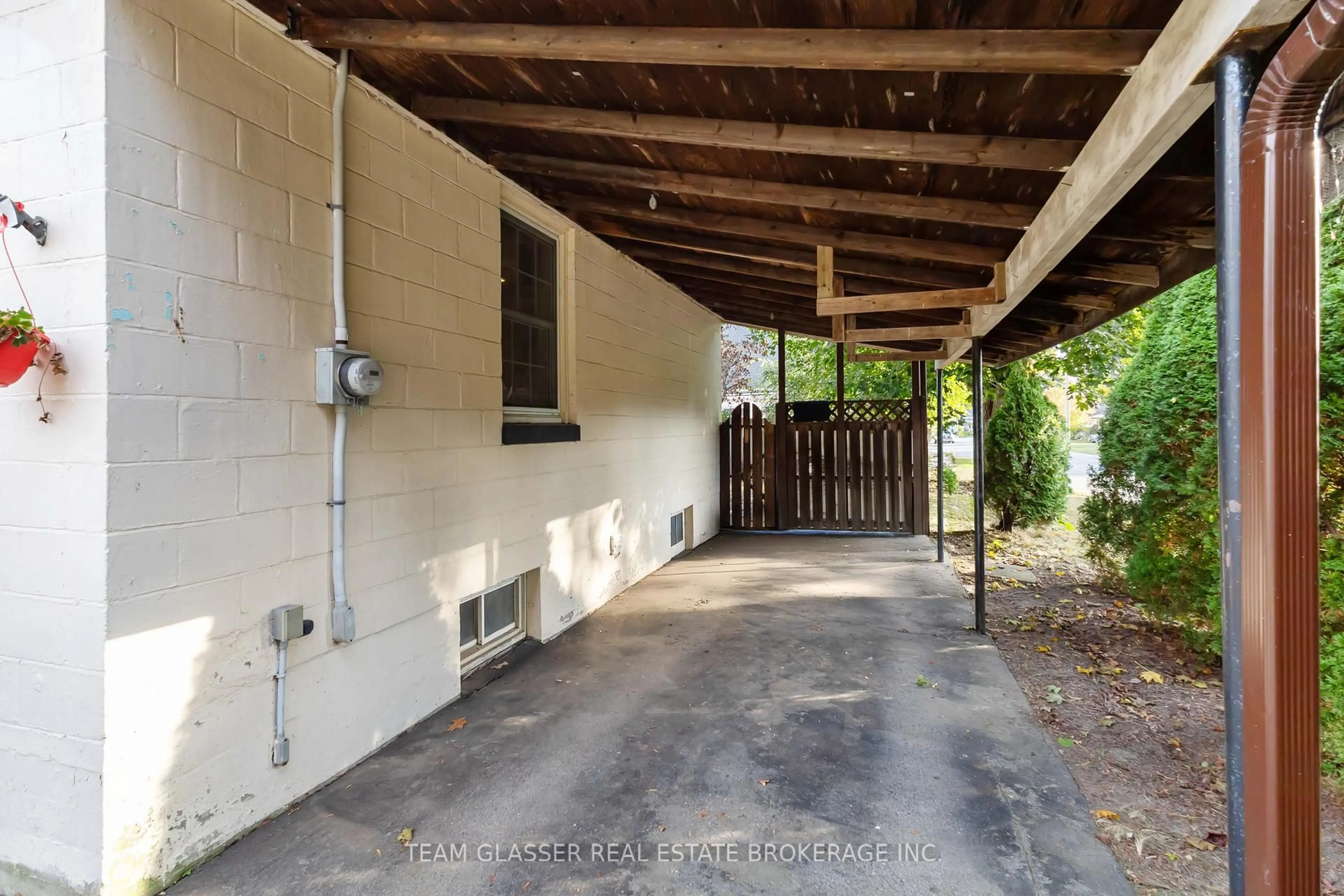 Patio, street for 1 CYPRESS St, St. Thomas Ontario N5R 1N2