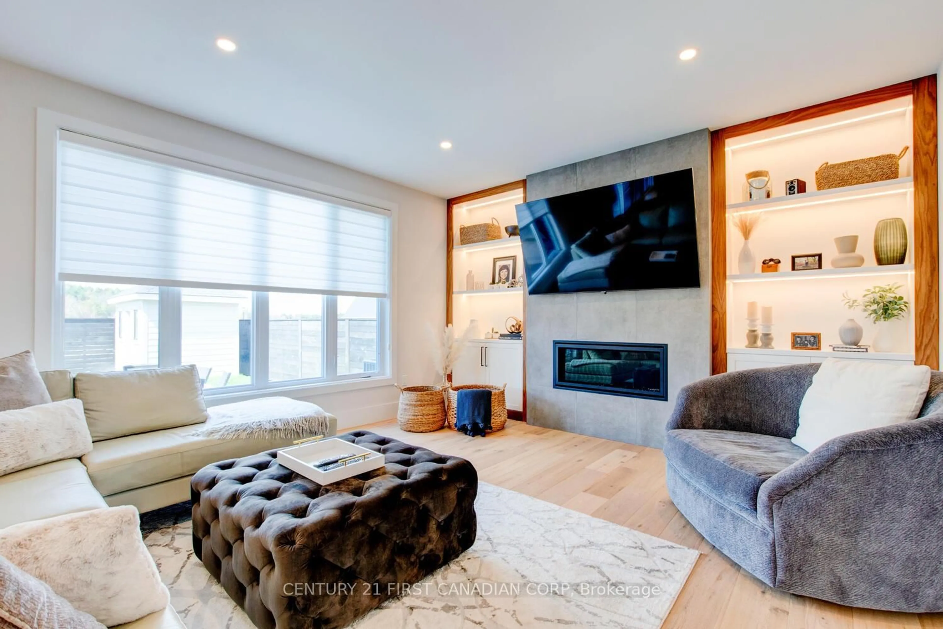 Living room with furniture, unknown for 4386 GREEN BEND Rd, London South Ontario N6P 0K9