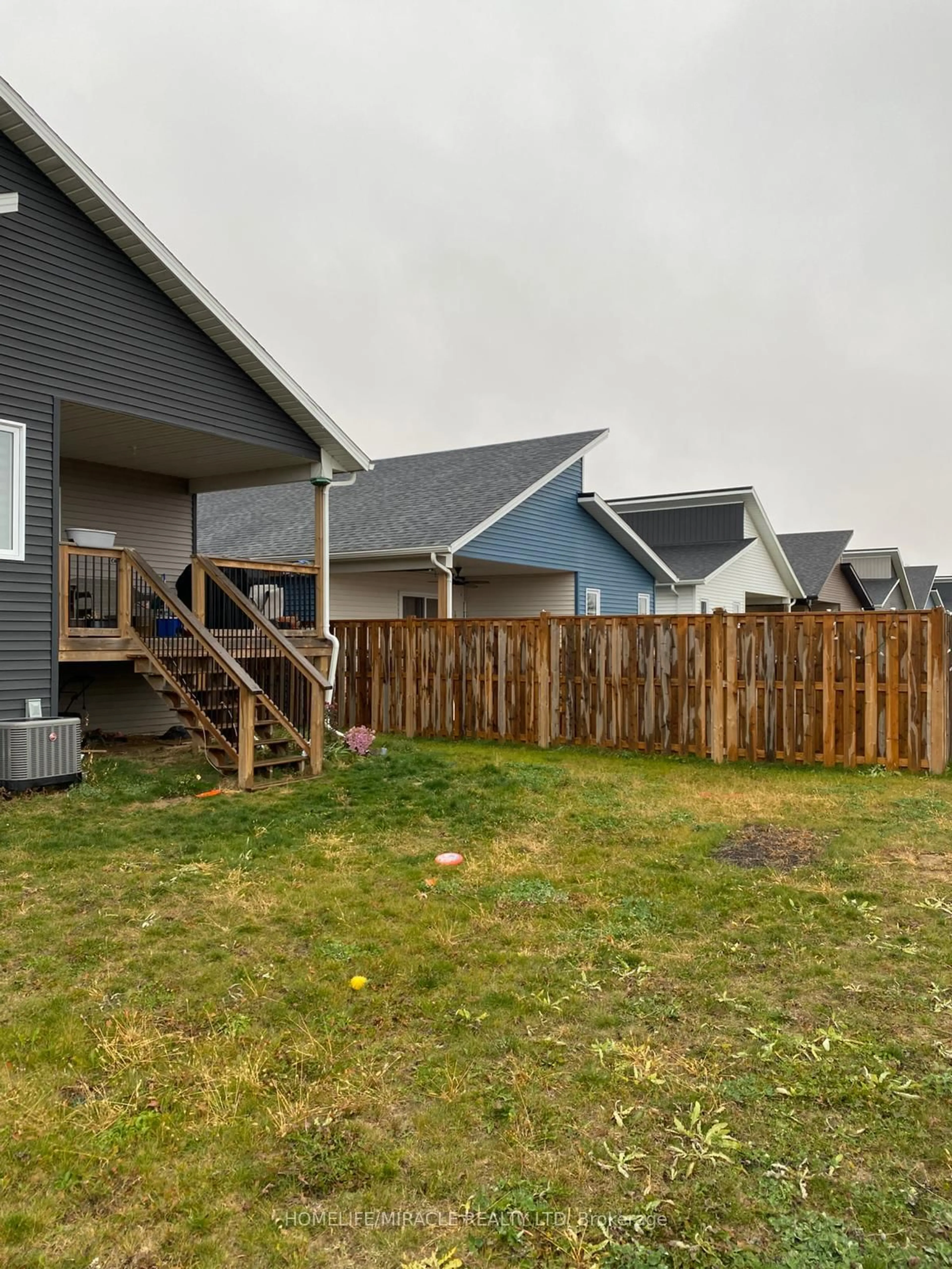 Unknown for 223 Manning Dr, Chatham-Kent Ontario N7M 0S5