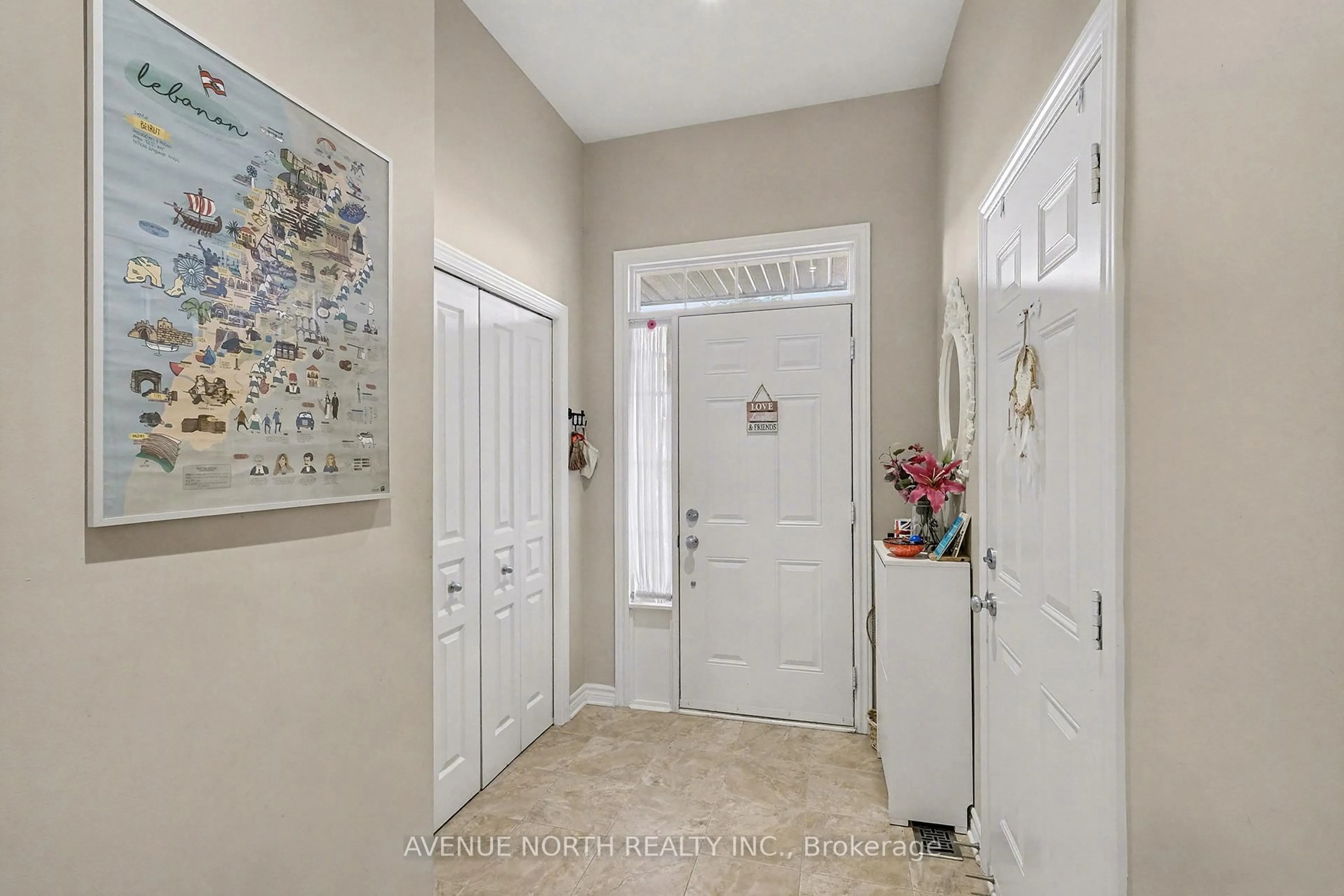 Indoor entryway for 365 Cooks Mill Cres, Ottawa Ontario K1V 2N2