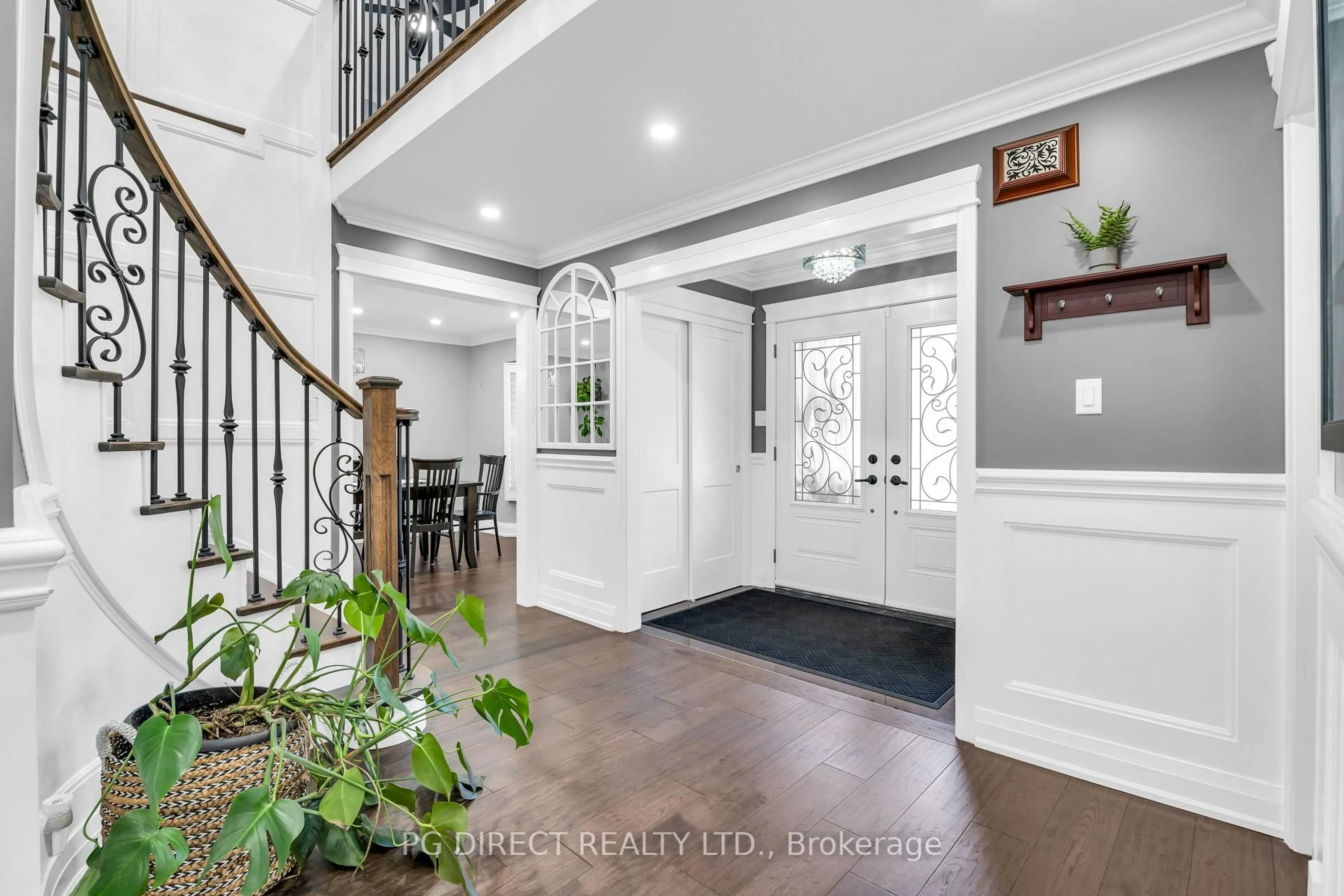 Indoor entryway for 12 Bayberry Rd, Mono Ontario L9W 6G6