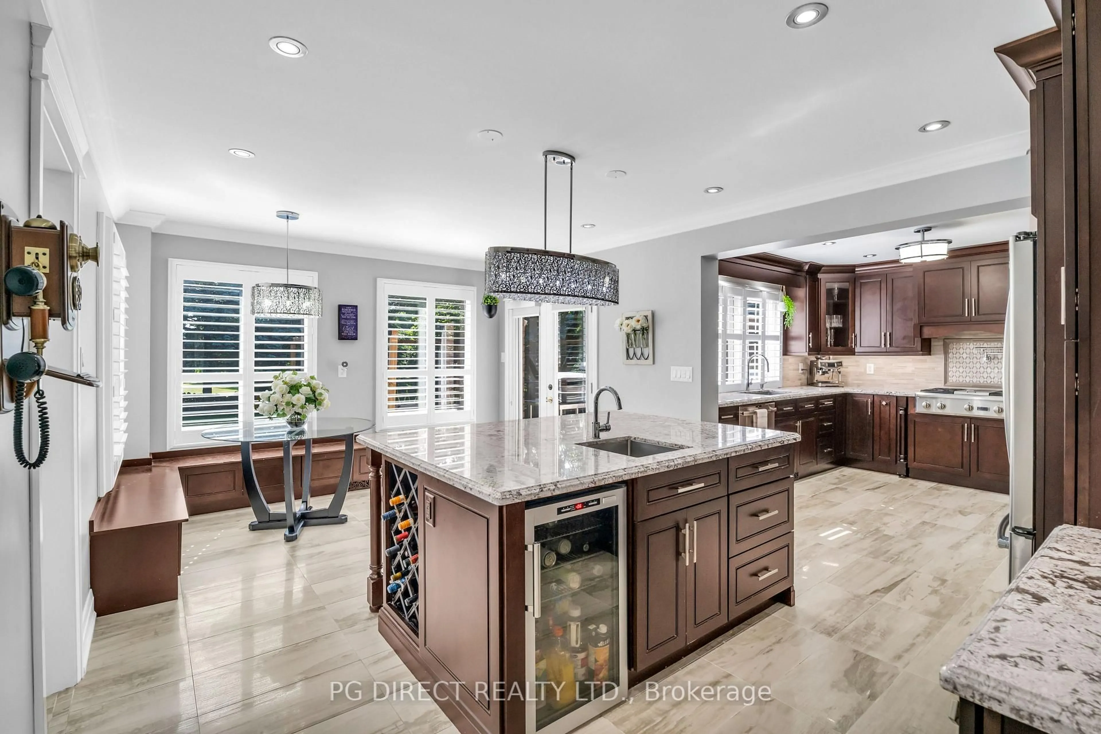 Open concept kitchen, ceramic/tile floor for 12 Bayberry Rd, Mono Ontario L9W 6G6