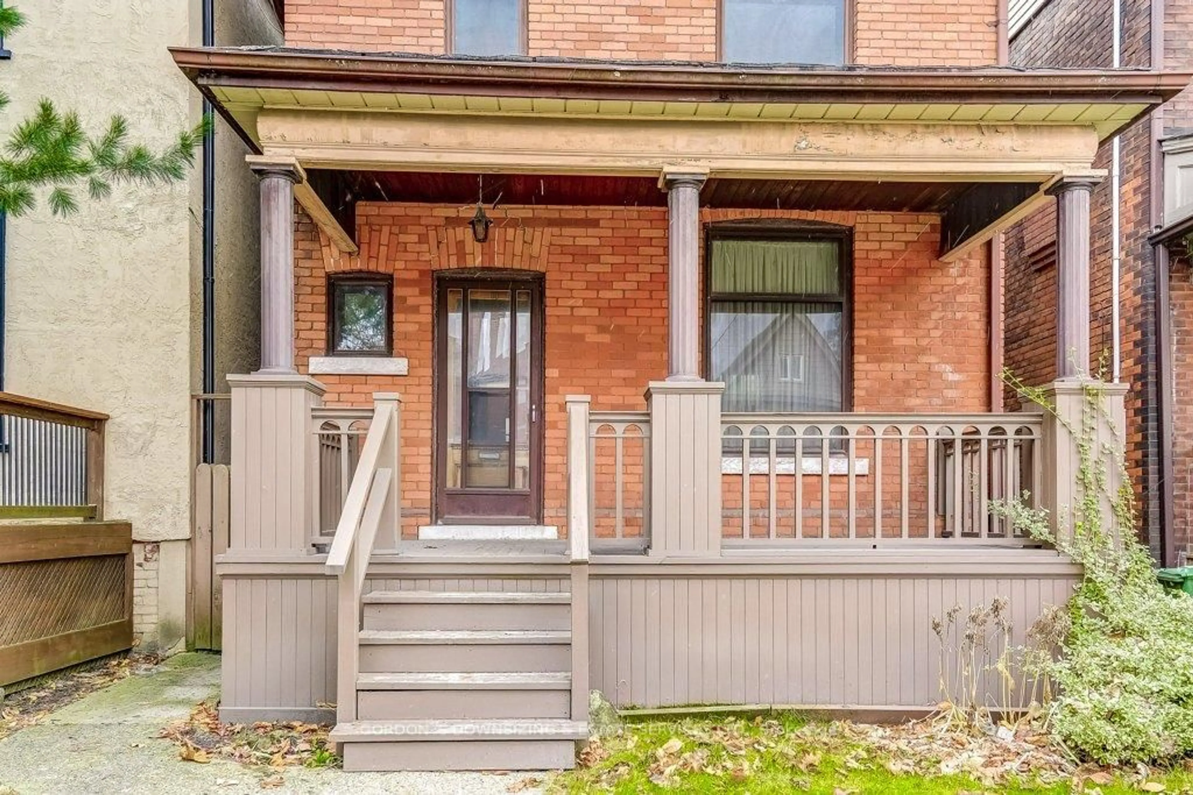 Home with brick exterior material, street for 133 Homewood Ave, Hamilton Ontario L8P 2M6