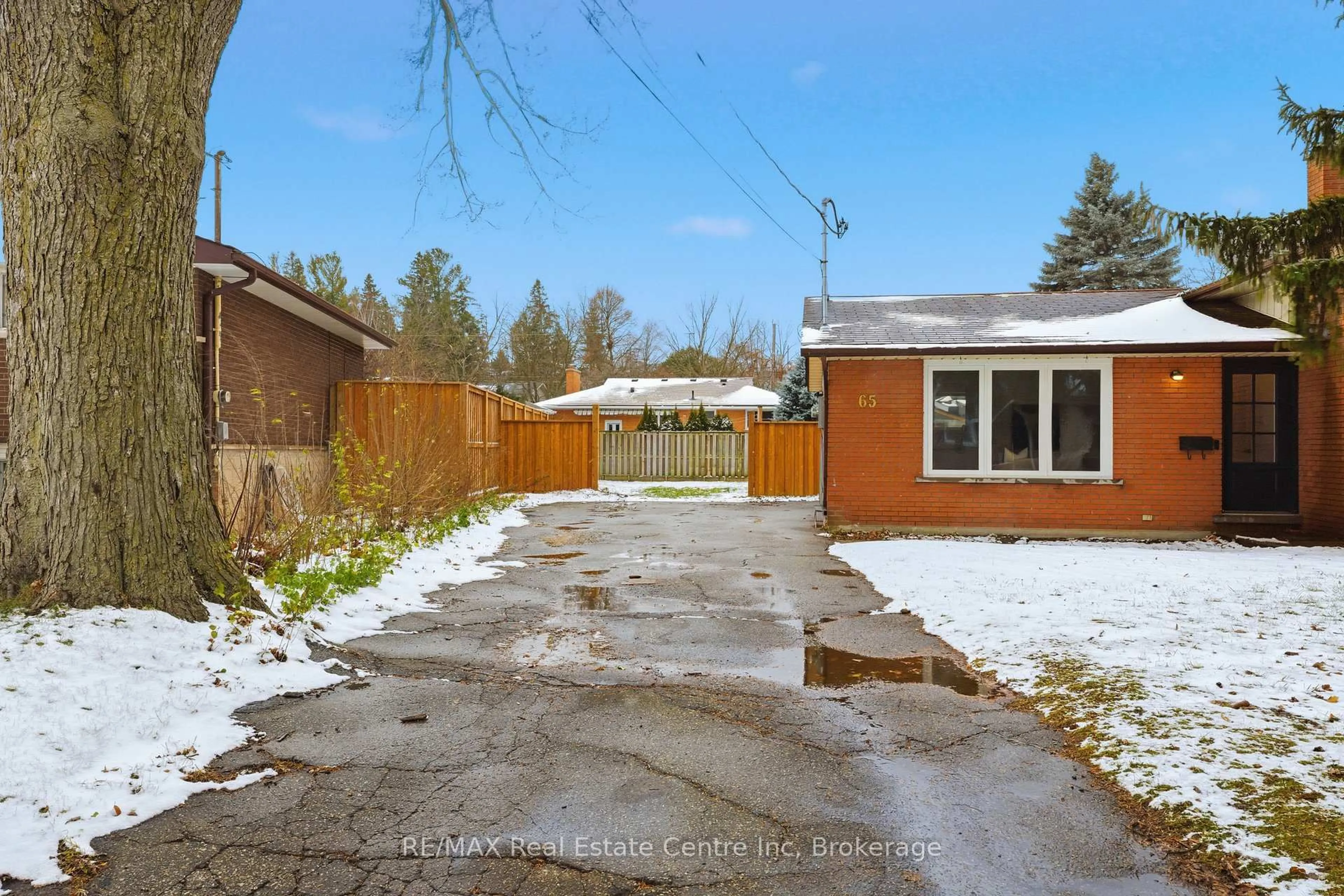 Patio, street for 65 Sunnylea Cres, Guelph Ontario N1E 1W3