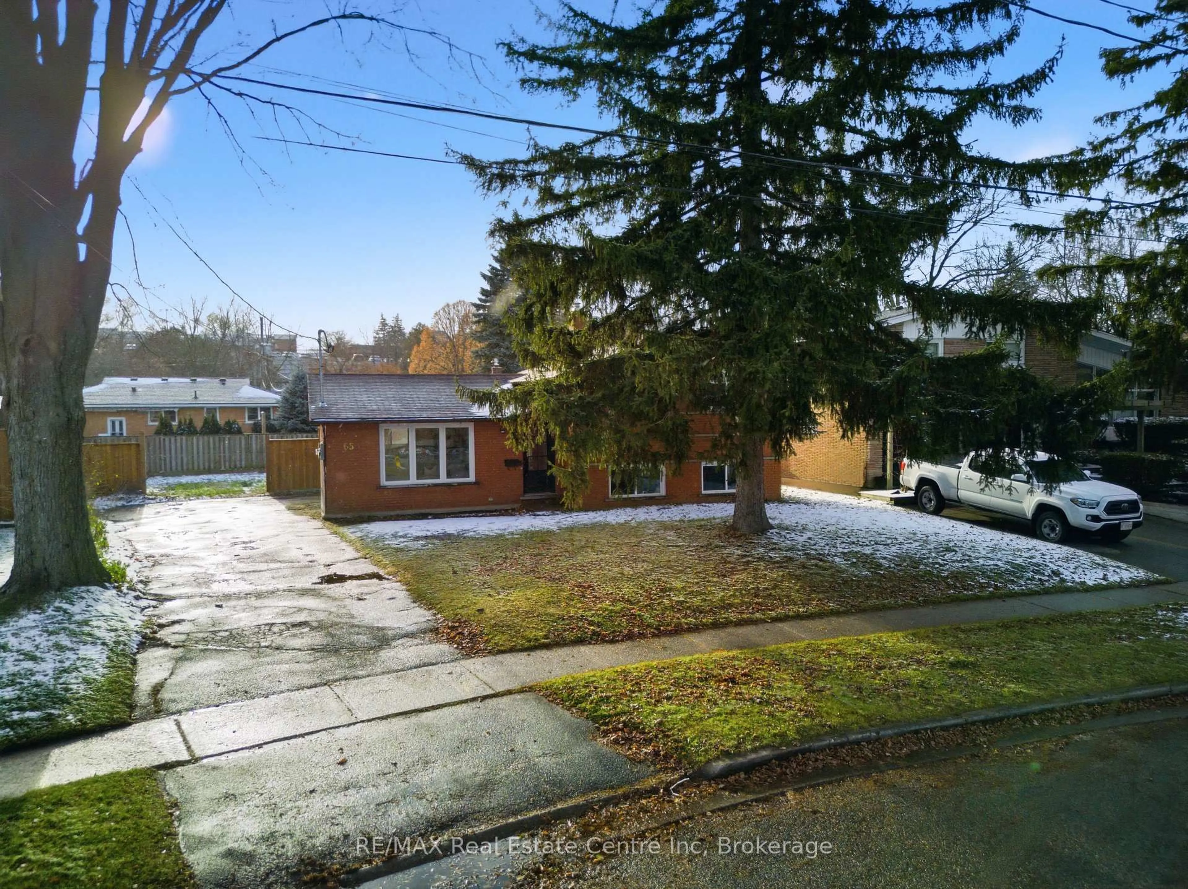A pic from outside/outdoor area/front of a property/back of a property/a pic from drone, street for 65 Sunnylea Cres, Guelph Ontario N1E 1W3
