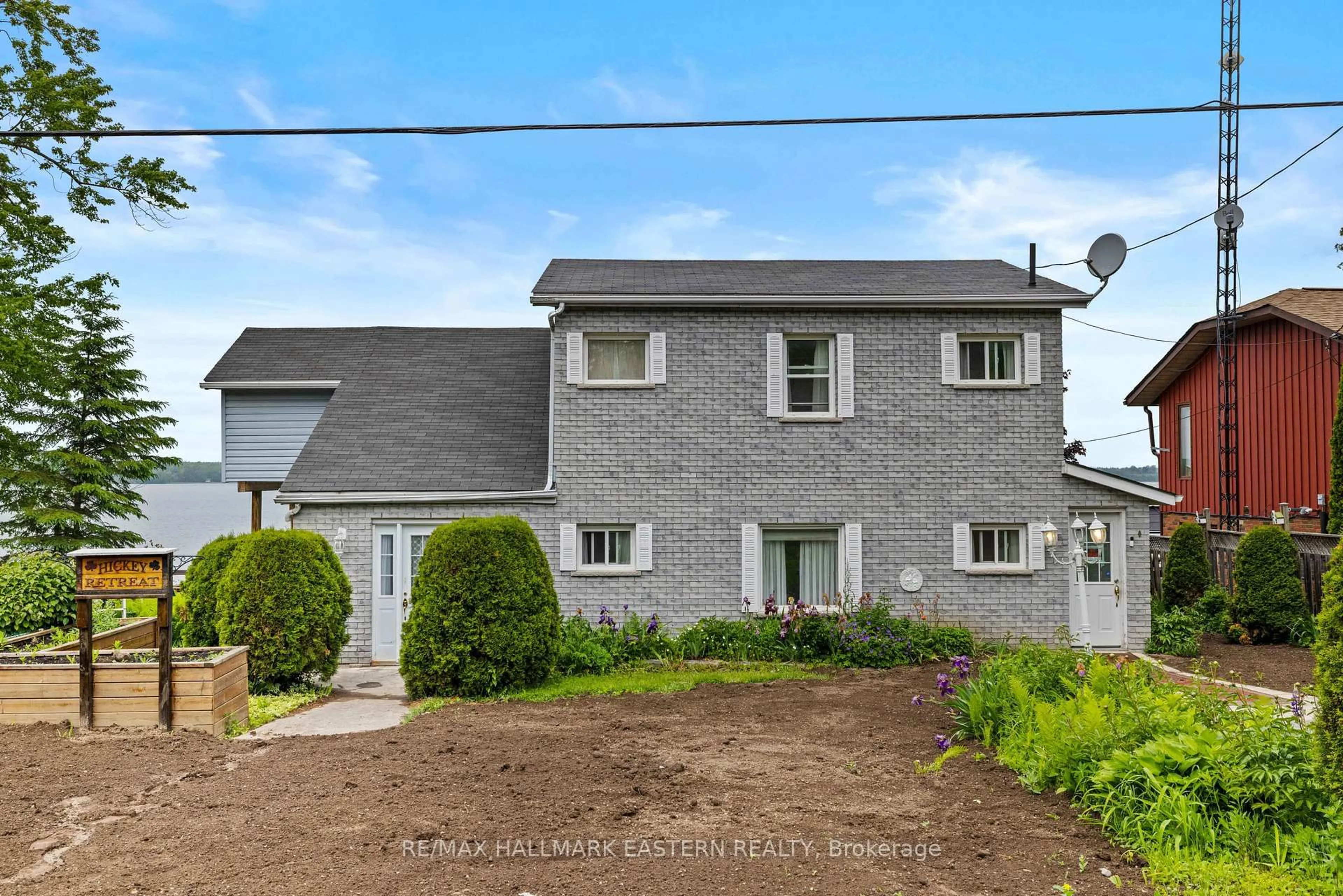 A pic from outside/outdoor area/front of a property/back of a property/a pic from drone, street for 2452 Upper Chemung Dr, Selwyn Ontario K0L 2H0