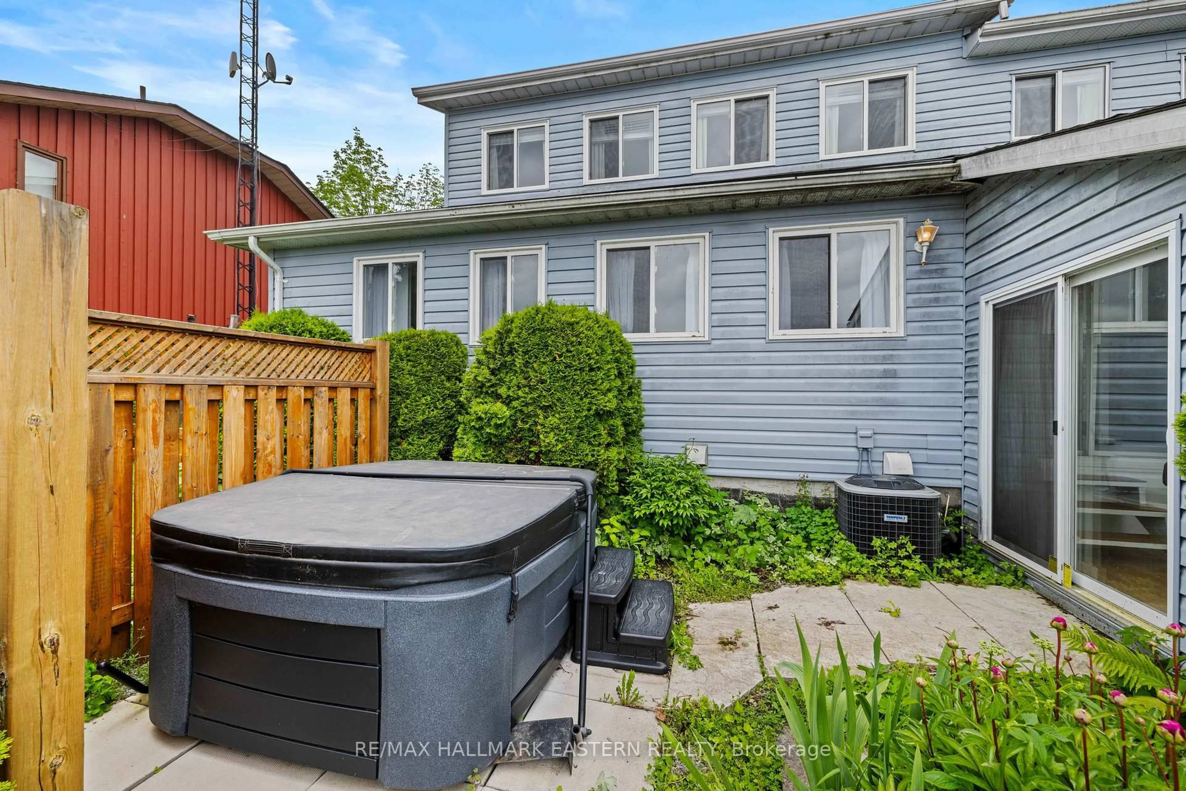 A pic from outside/outdoor area/front of a property/back of a property/a pic from drone, street for 2452 Upper Chemung Dr, Selwyn Ontario K0L 2H0