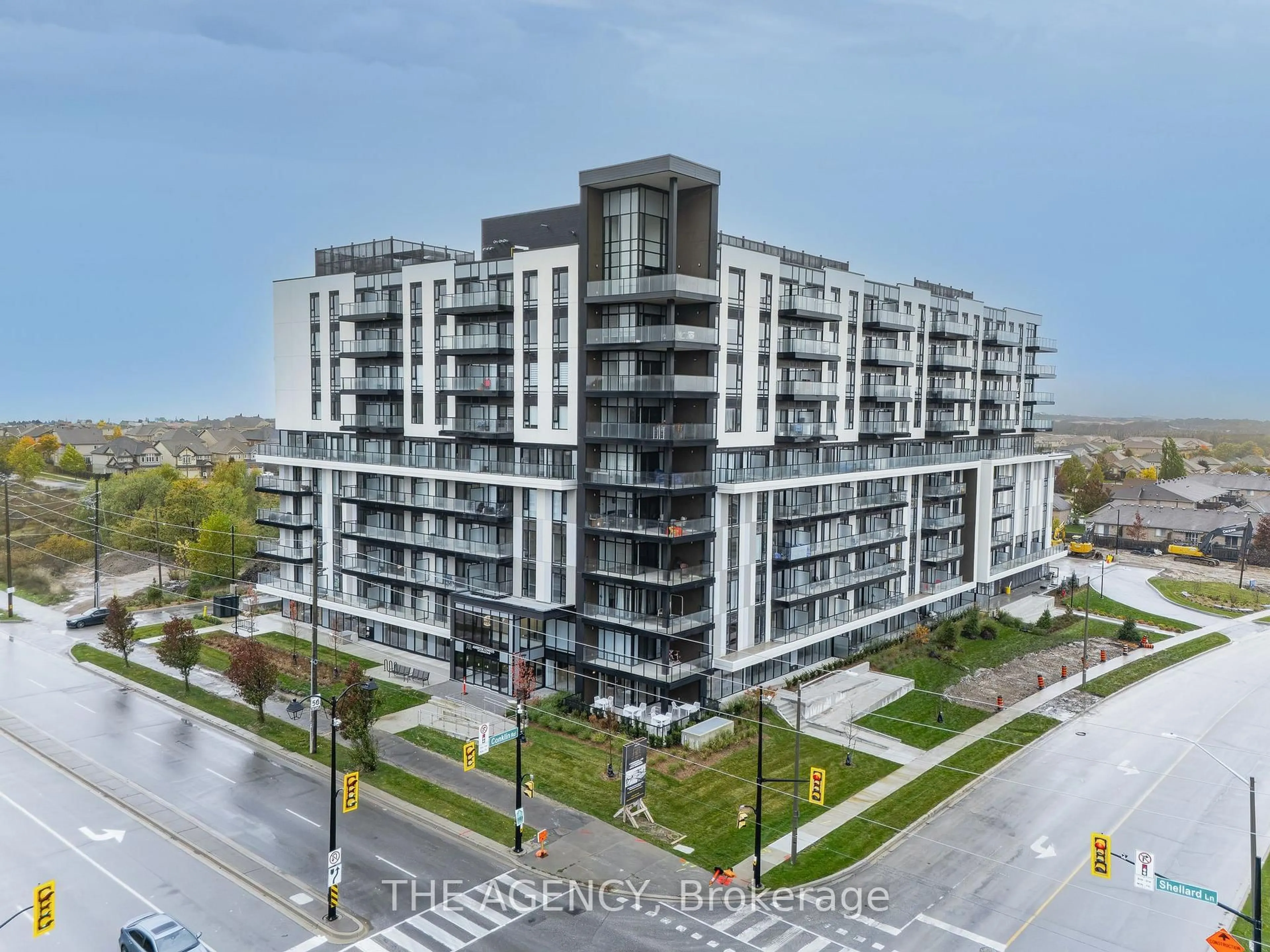 A pic from outside/outdoor area/front of a property/back of a property/a pic from drone, city buildings view from balcony for 575 Conklin Rd #528, Brantford Ontario N3T 0Y2