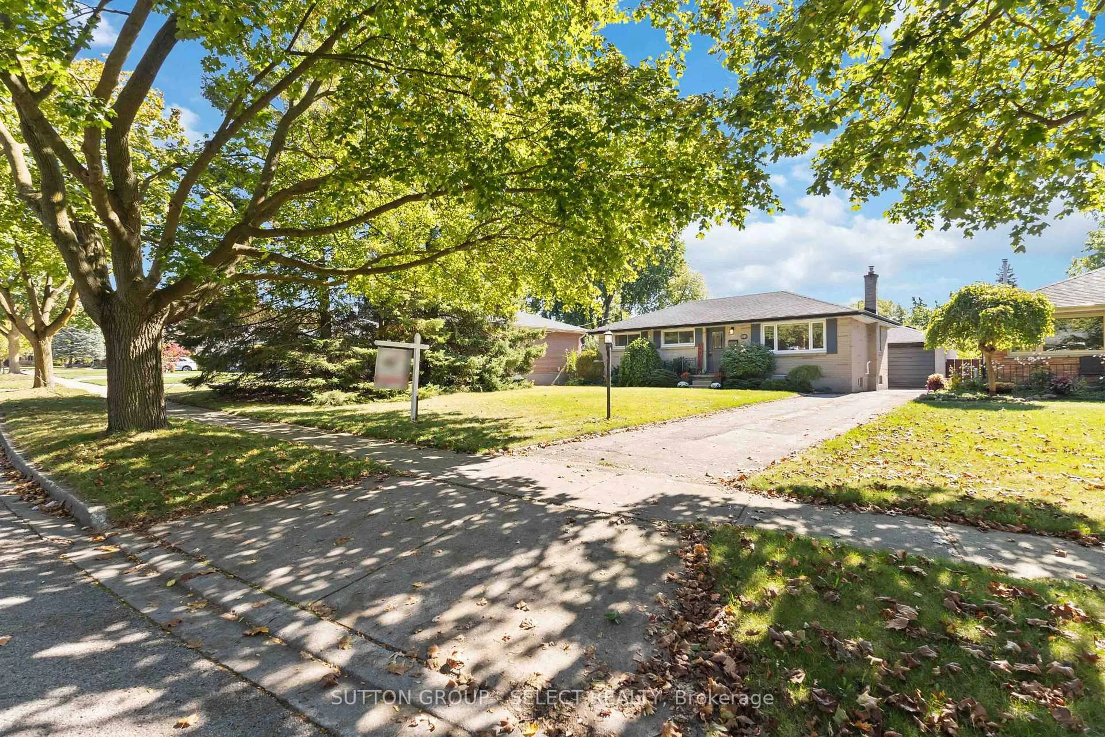 A pic from outside/outdoor area/front of a property/back of a property/a pic from drone, street for 1803 Whitehall Dr, London East Ontario N5W 1Z2