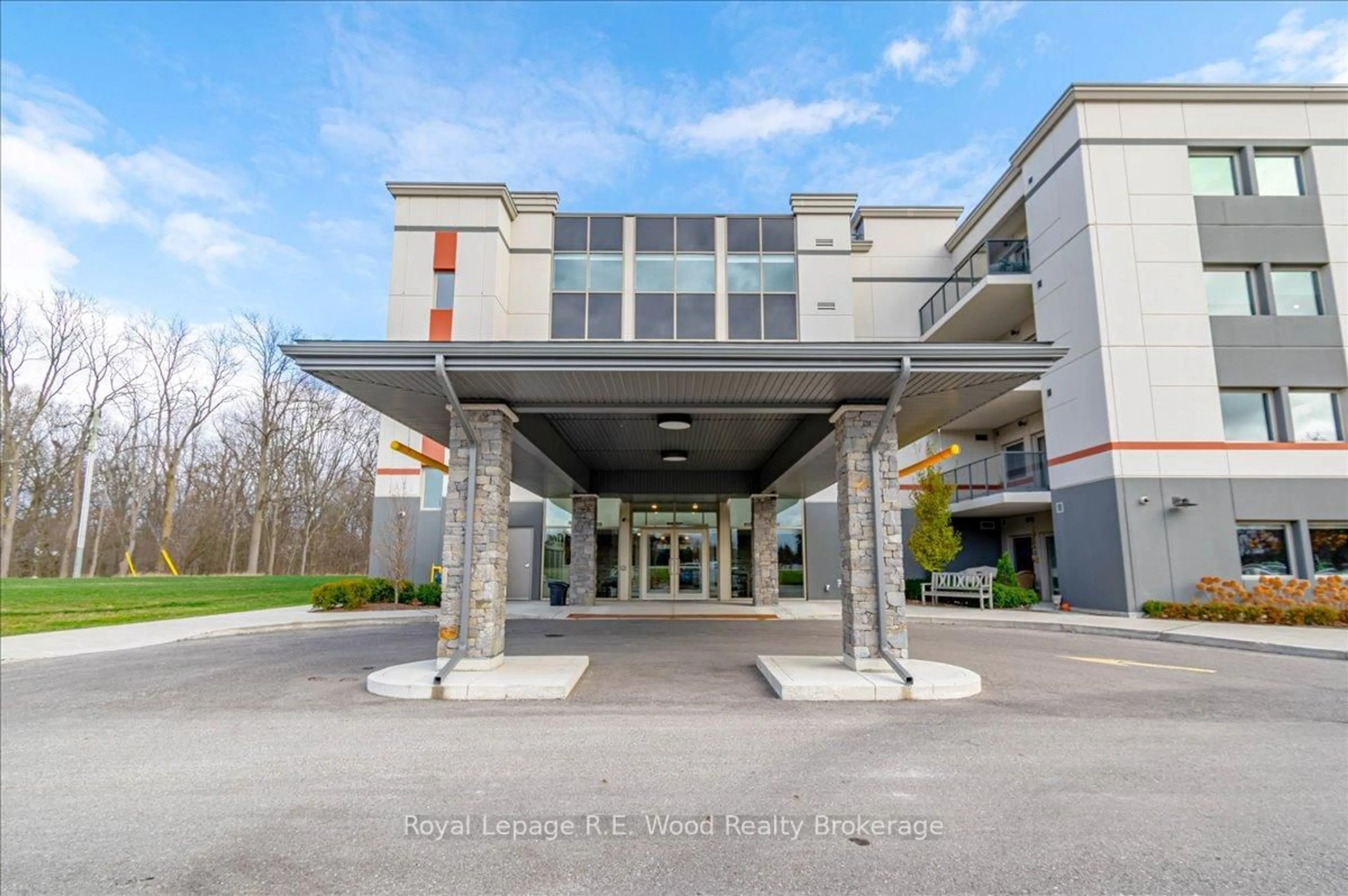 Indoor foyer for 8 Centre St #311, Norwich Ontario N0J 1P0