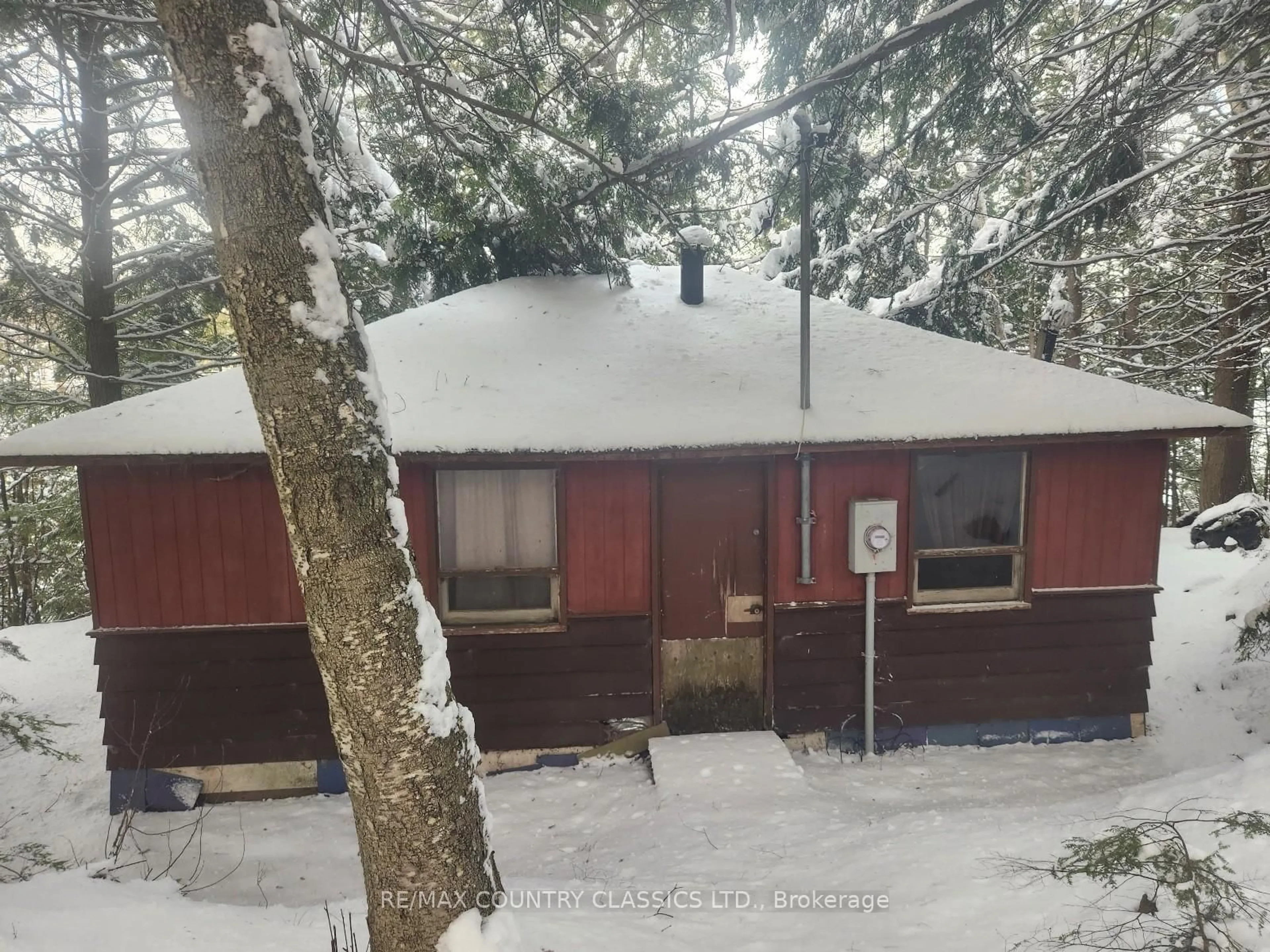A pic from outside/outdoor area/front of a property/back of a property/a pic from drone, unknown for 34 Kingfisher Lane, North Kawartha Ontario K0L 1A0