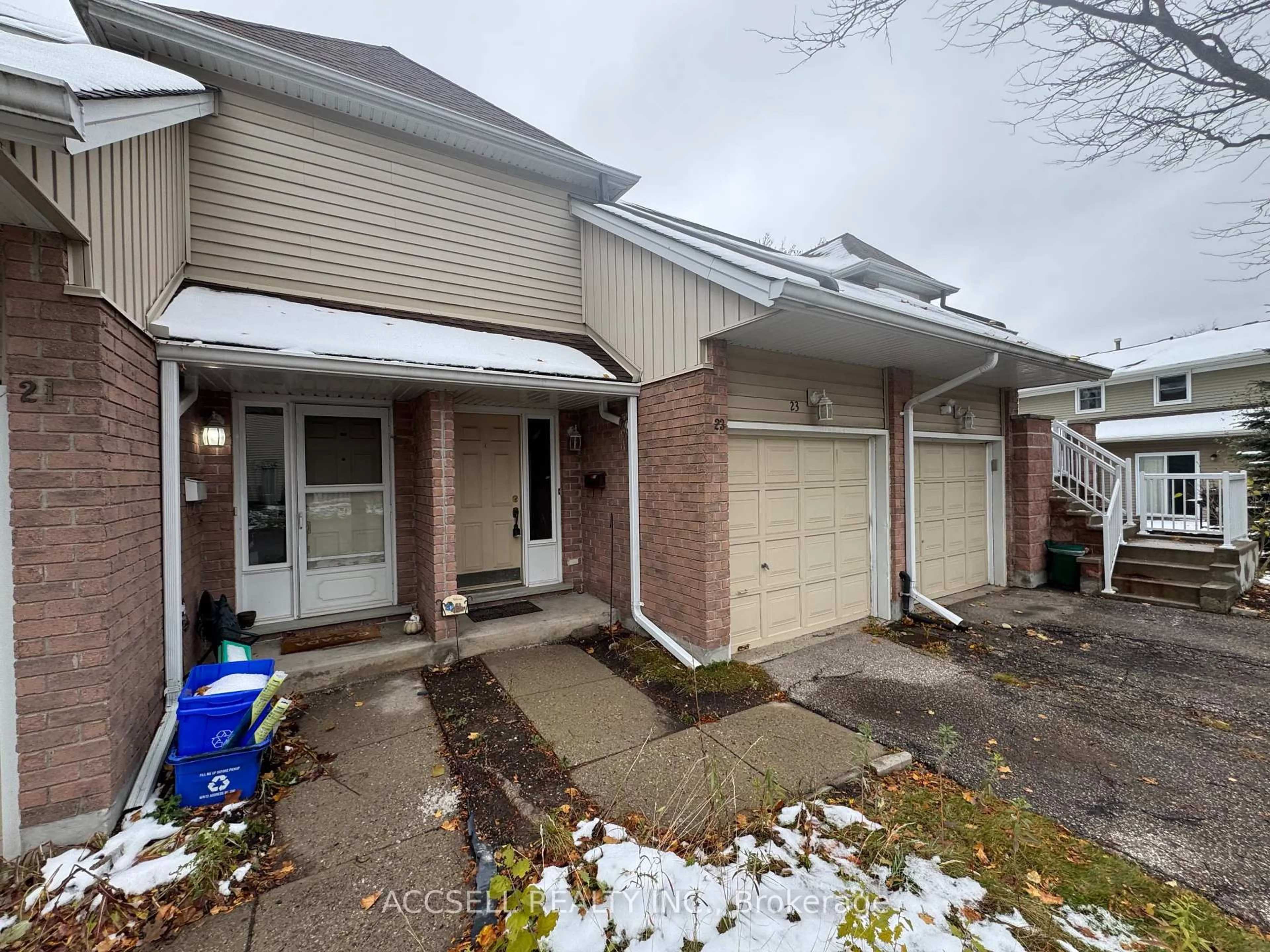 A pic from outside/outdoor area/front of a property/back of a property/a pic from drone, street for 240 Highland Cres #23, Kitchener Ontario N2M 5M6