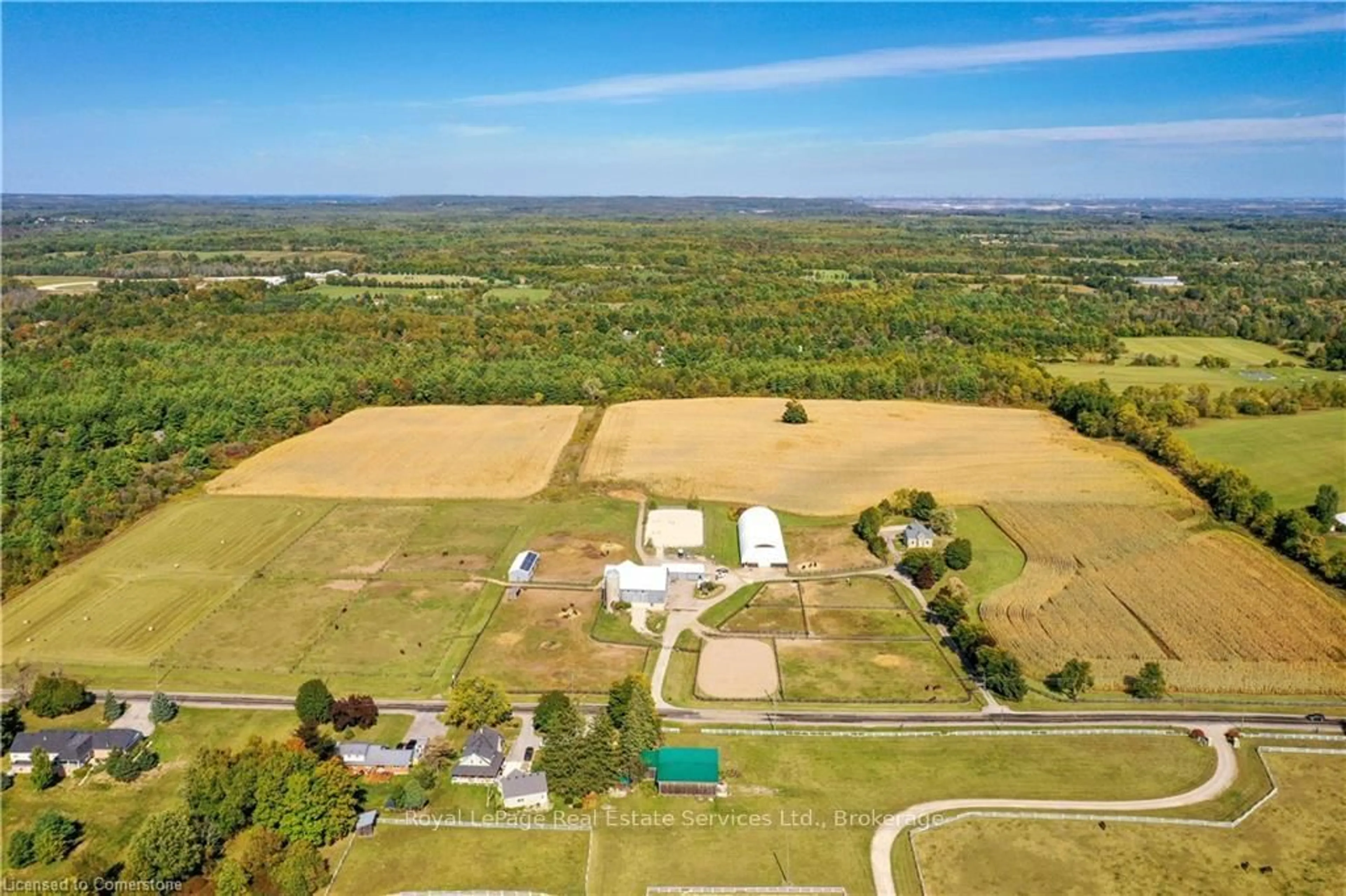 A pic from outside/outdoor area/front of a property/back of a property/a pic from drone, unknown for 1748 Centre Rd, Hamilton Ontario L8N 2Z7