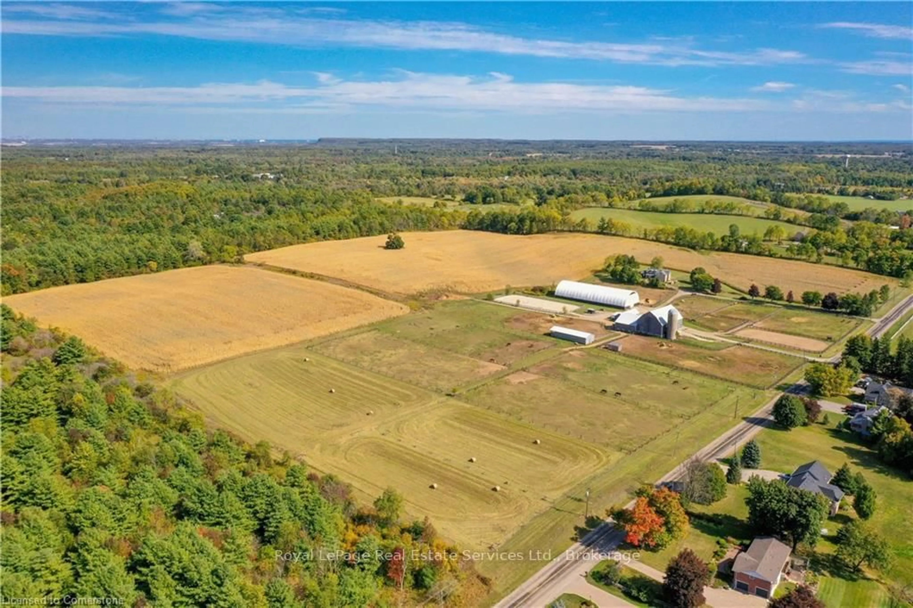 A pic from outside/outdoor area/front of a property/back of a property/a pic from drone, building for 1748 Centre Rd, Hamilton Ontario L8N 2Z7