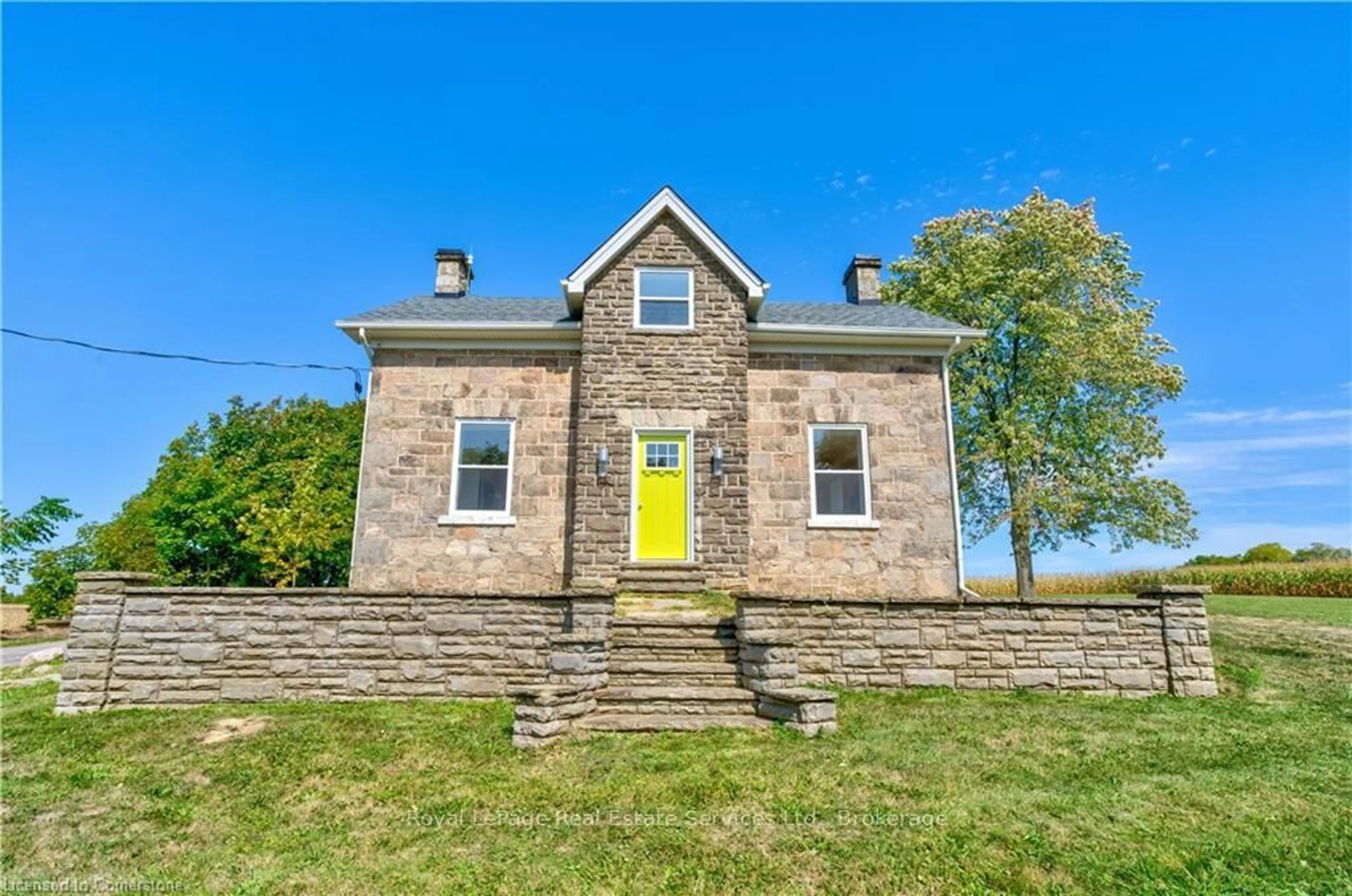 Home with brick exterior material, building for 1748 Centre Rd, Hamilton Ontario L8N 2Z7