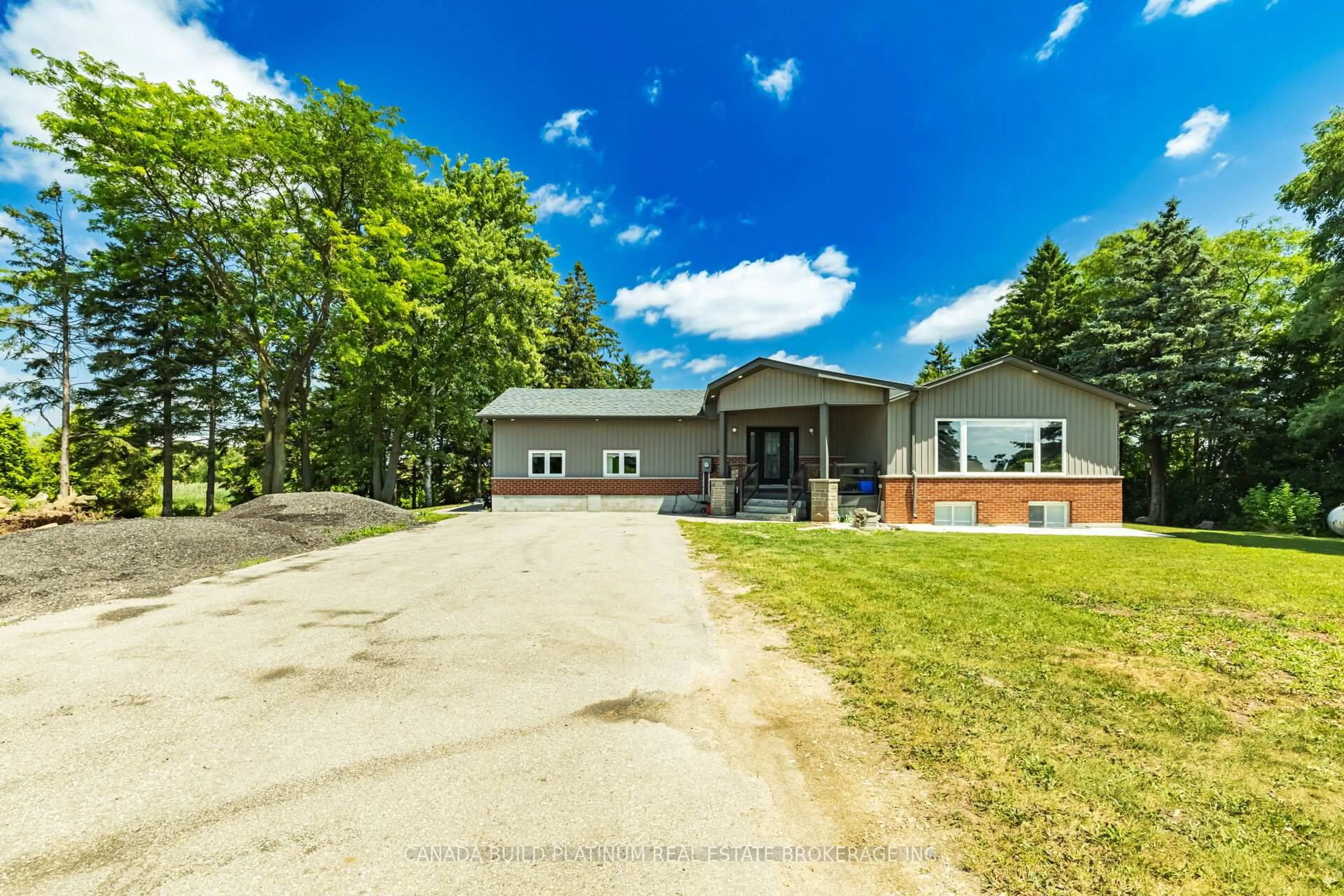 A pic from outside/outdoor area/front of a property/back of a property/a pic from drone, unknown for 4119 Highway 6 Rd, Puslinch Ontario N0B 2J0