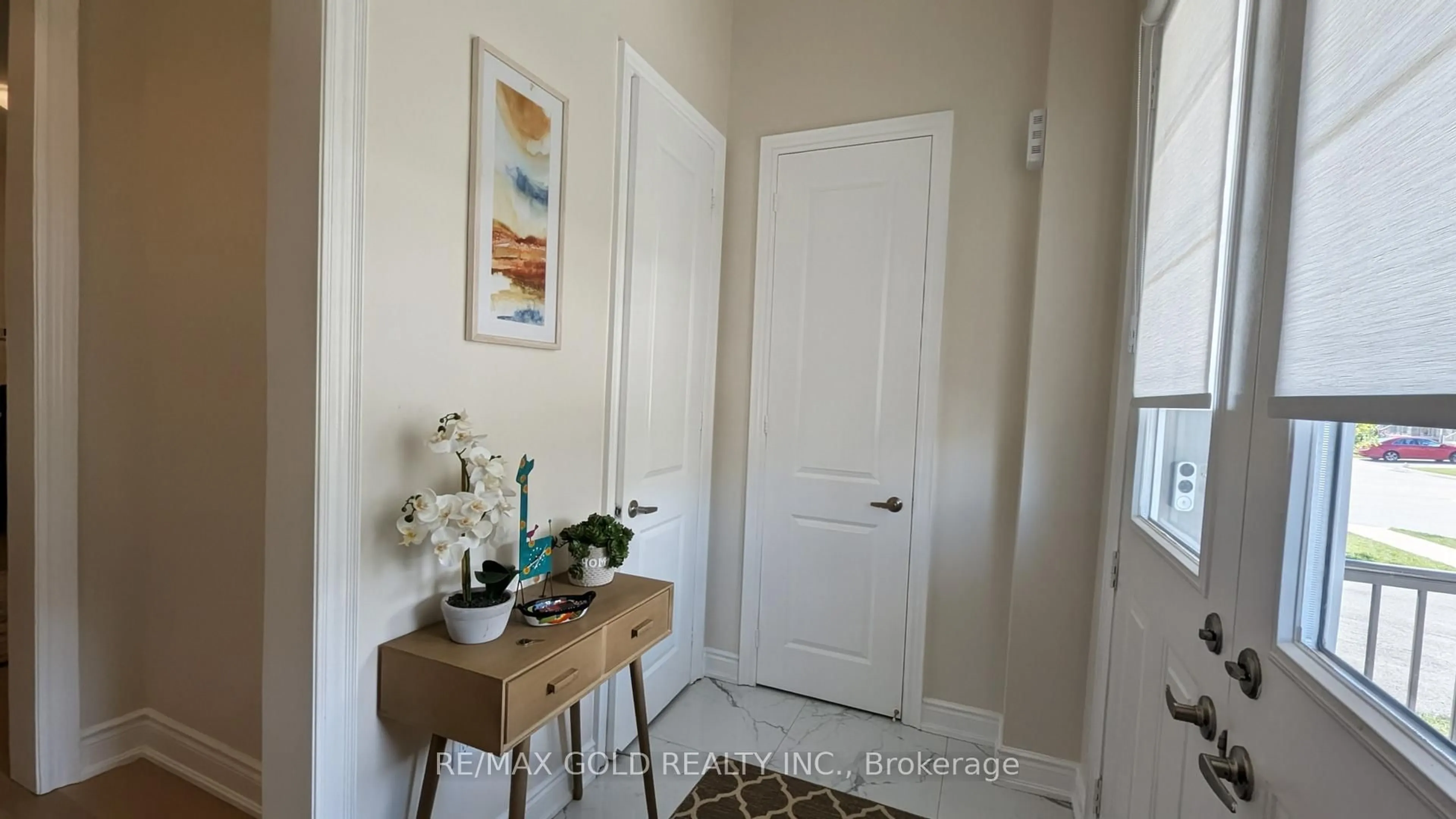 Indoor entryway for 66 Granite Ridge Tr, Hamilton Ontario L8B 1Y5