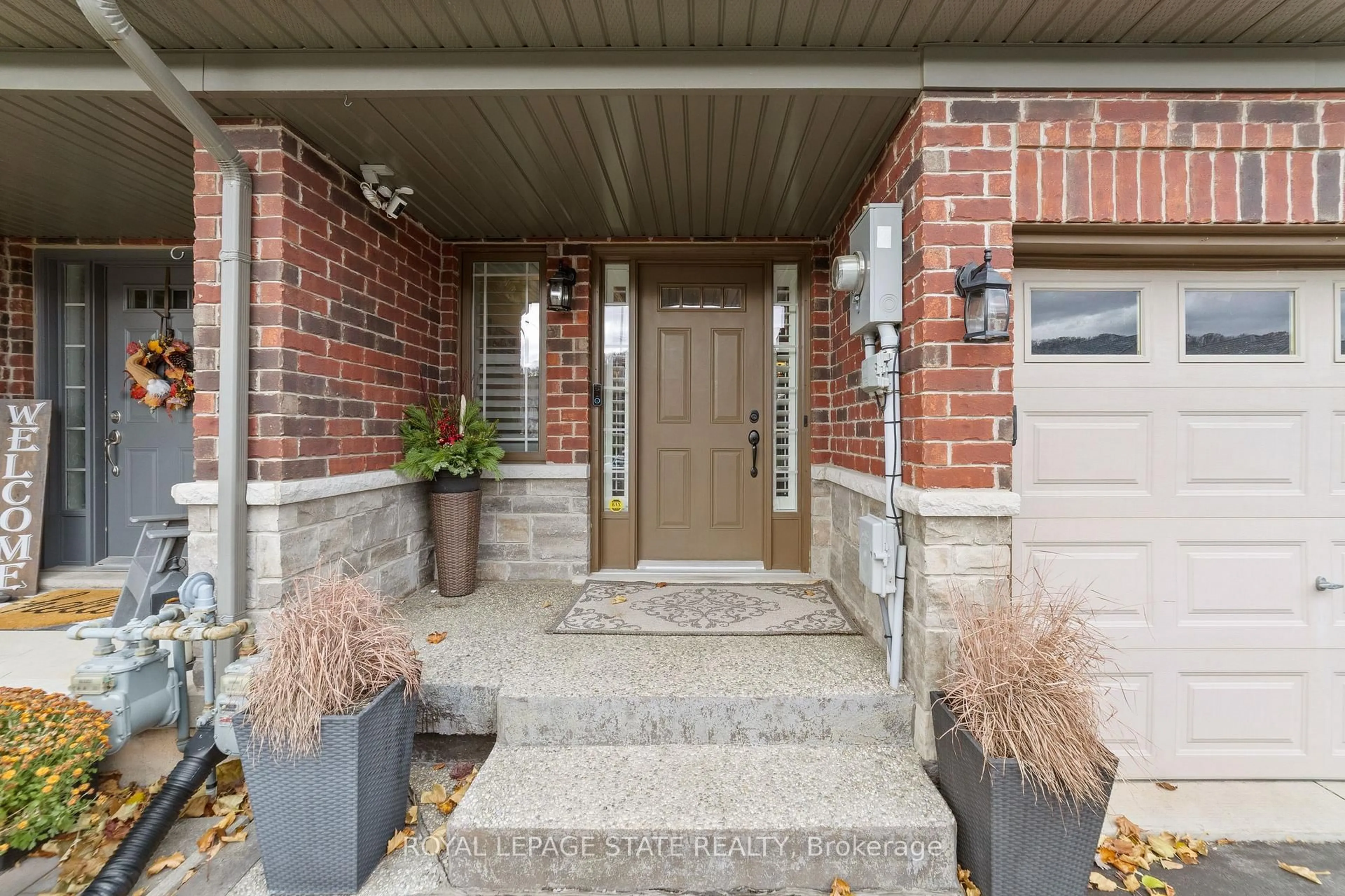 Home with brick exterior material, street for 51 Cedar St, Grimsby Ontario L3M 0B7