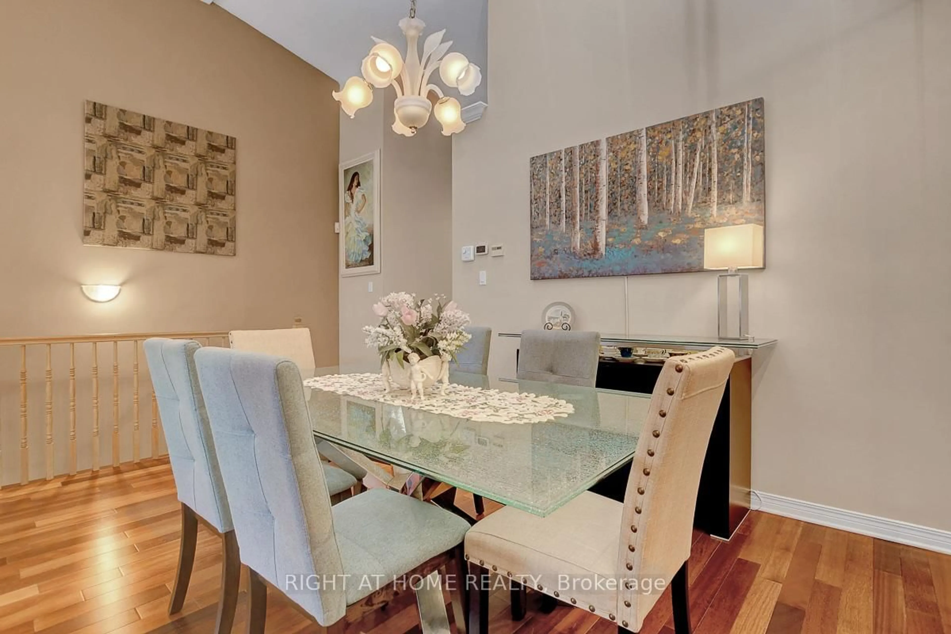 Dining room, wood/laminate floor for 36 Sable Run Dr, Stittsville Ontario K2S 1W8