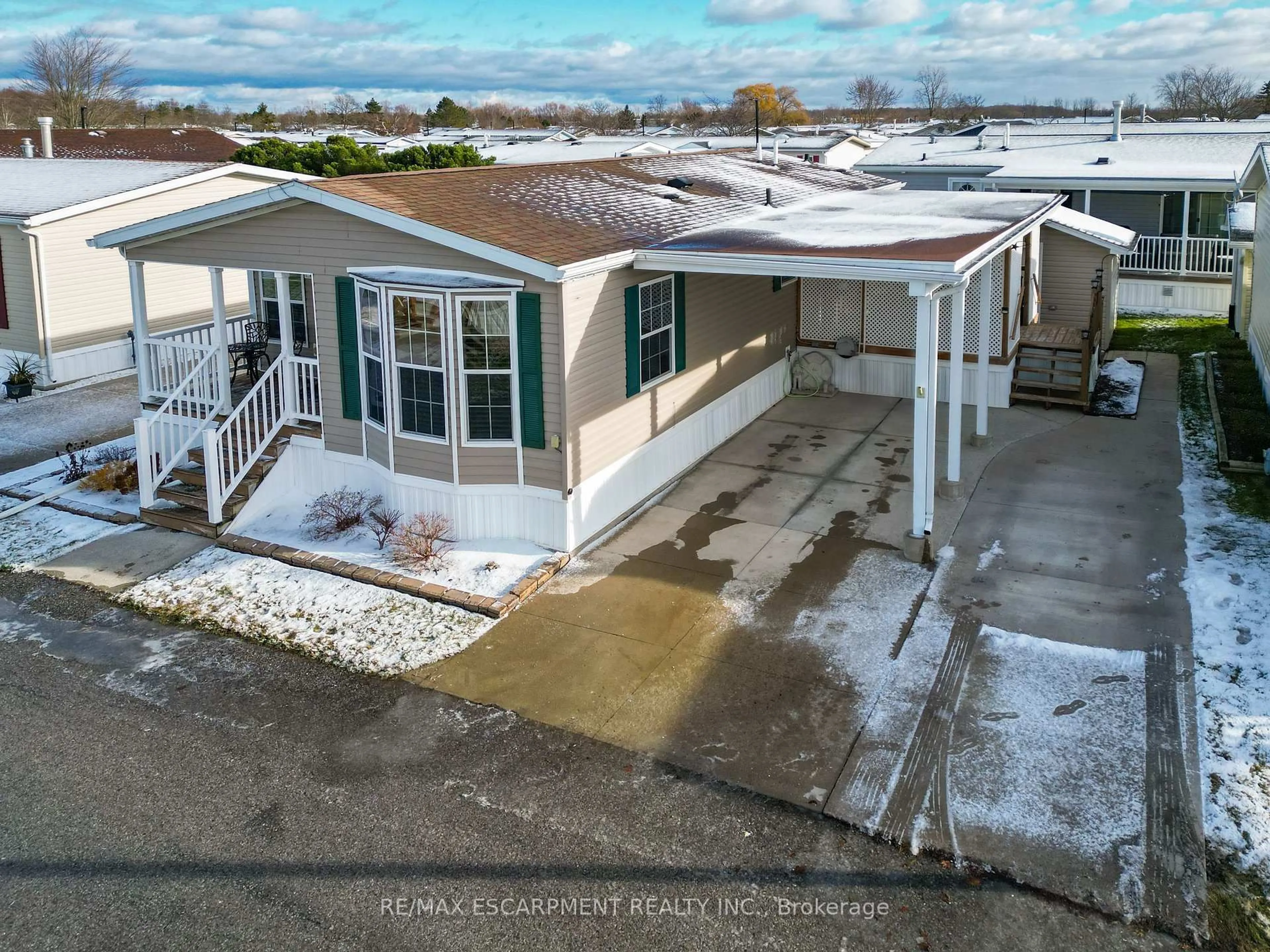 A pic from outside/outdoor area/front of a property/back of a property/a pic from drone, water/lake/river/ocean view for 3033 Townline Rd #273, Fort Erie Ontario L0S 1S1