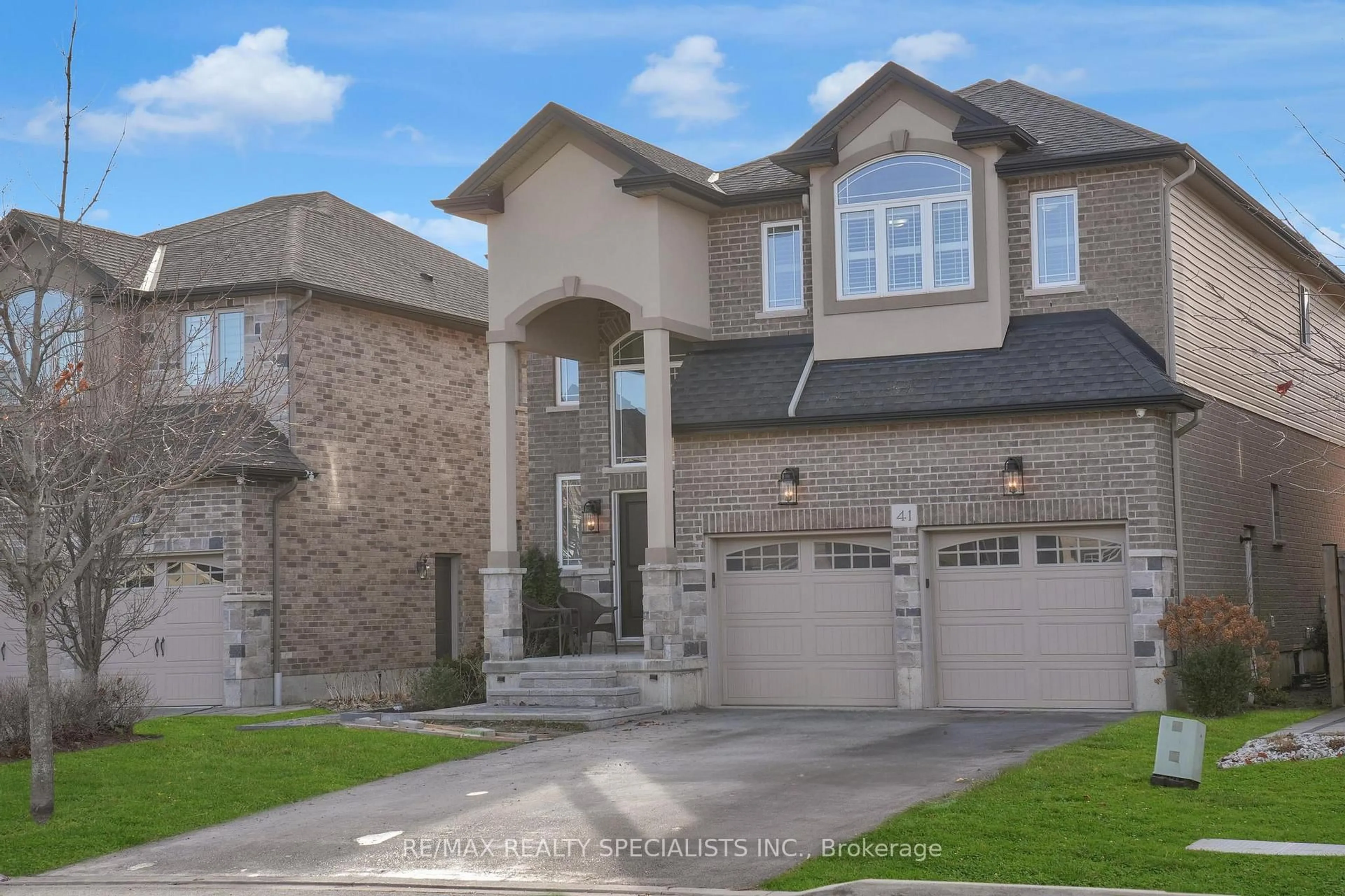 Home with brick exterior material, street for 41 Donland Ave, Grimsby Ontario L3M 1M1