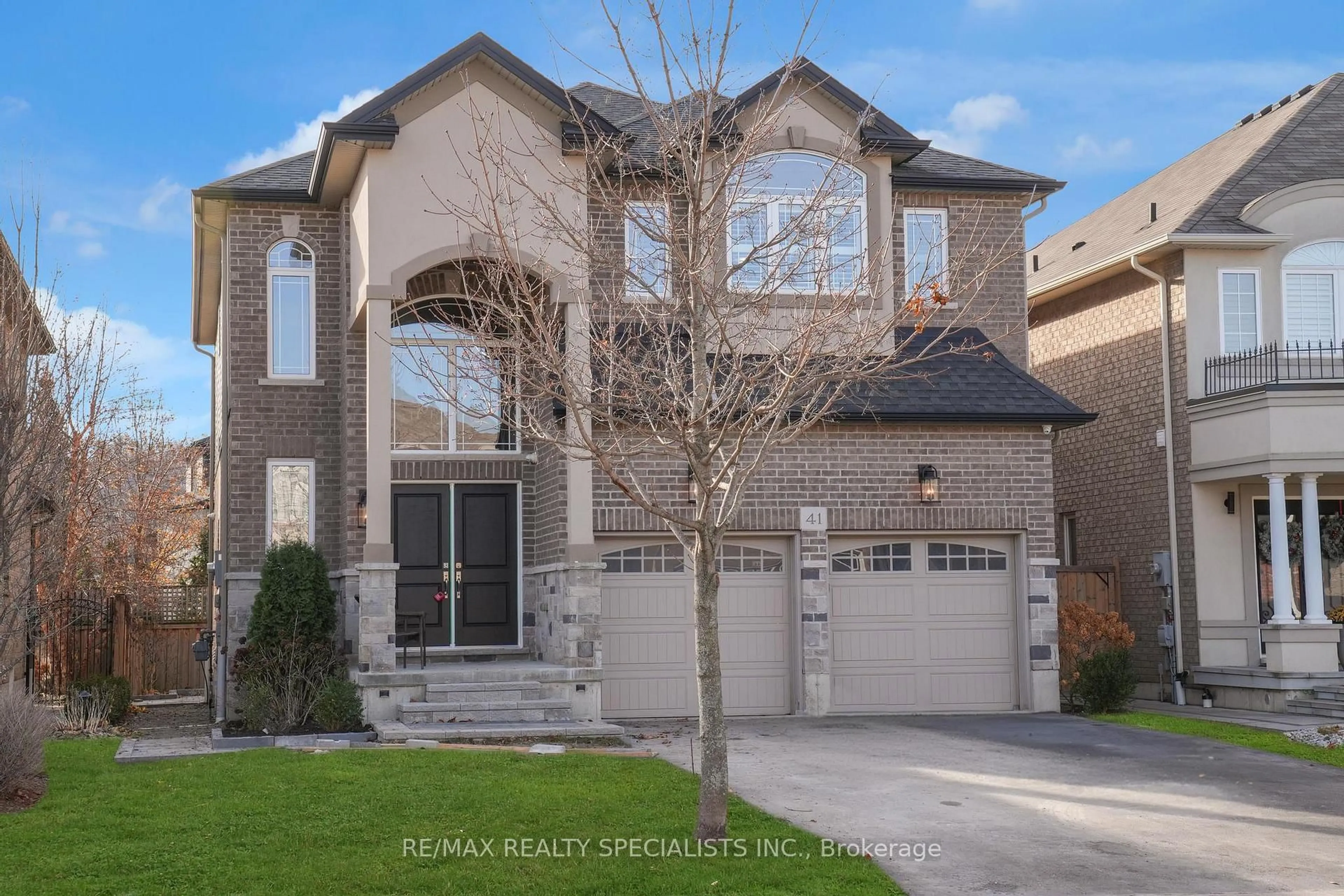 Home with brick exterior material, street for 41 Donland Ave, Grimsby Ontario L3M 1M1